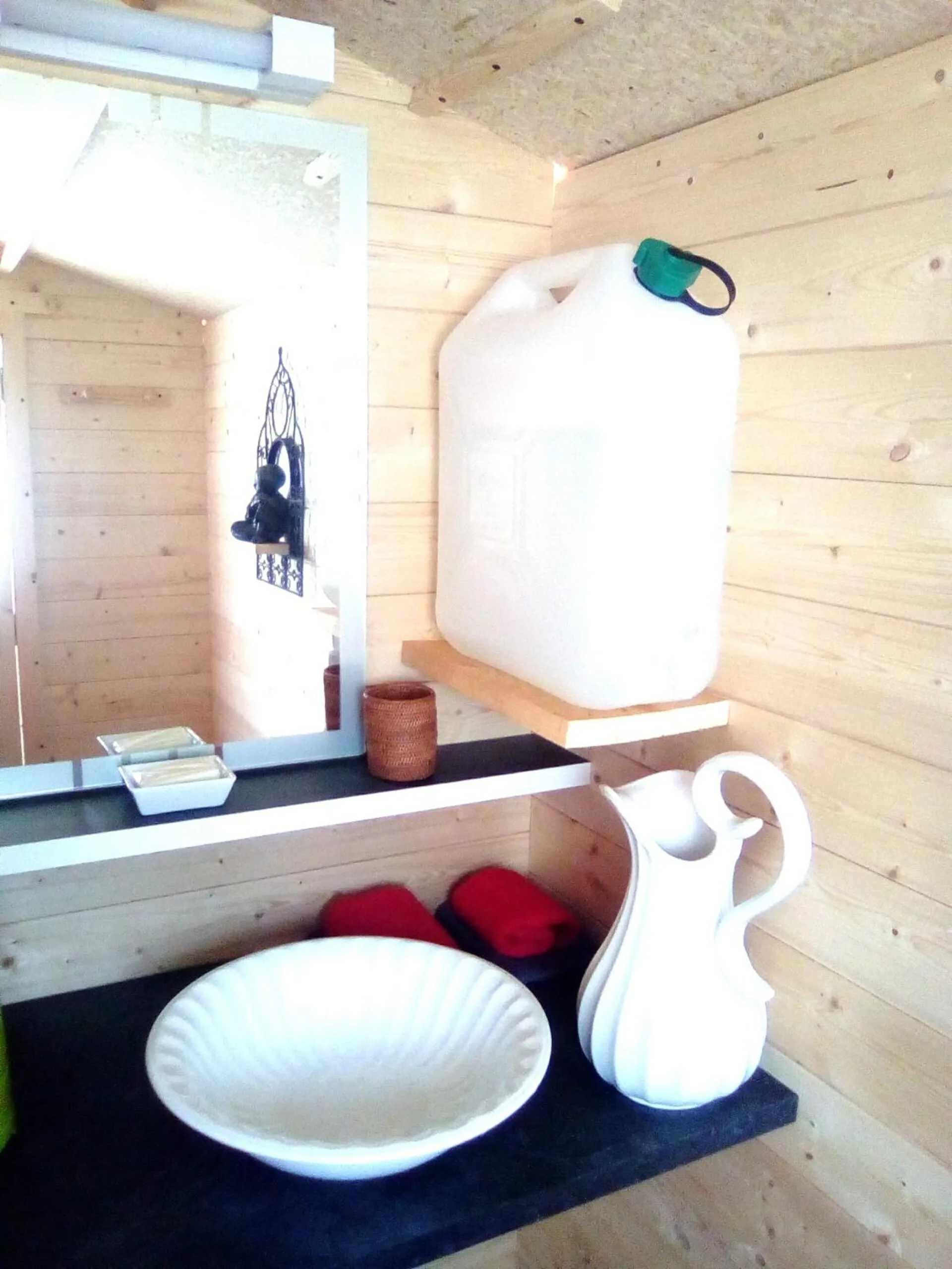 Property building in LES TONNEAUX DE L'EURE LOGEMENT INSOLITE