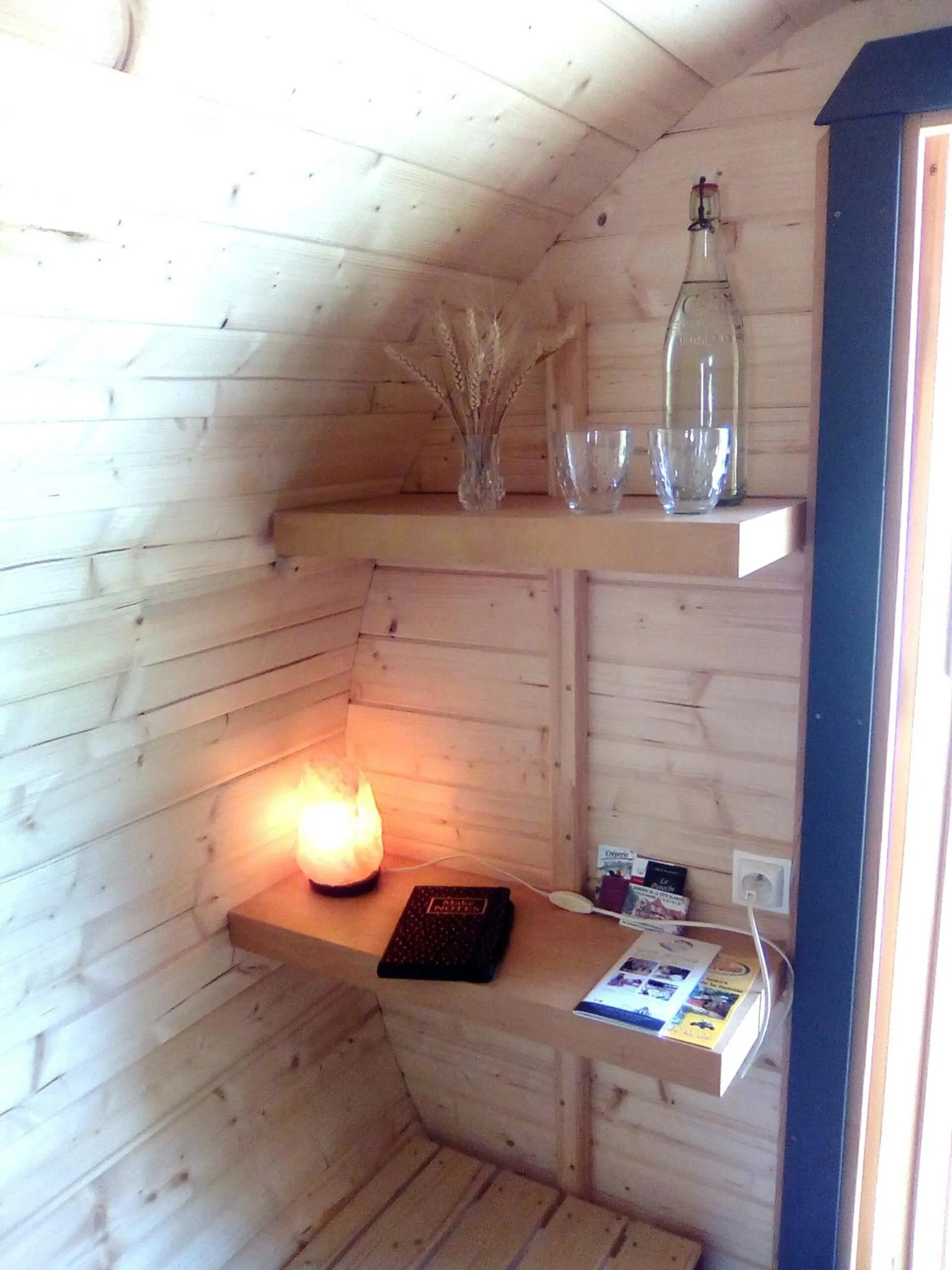 Property building in LES TONNEAUX DE L'EURE LOGEMENT INSOLITE