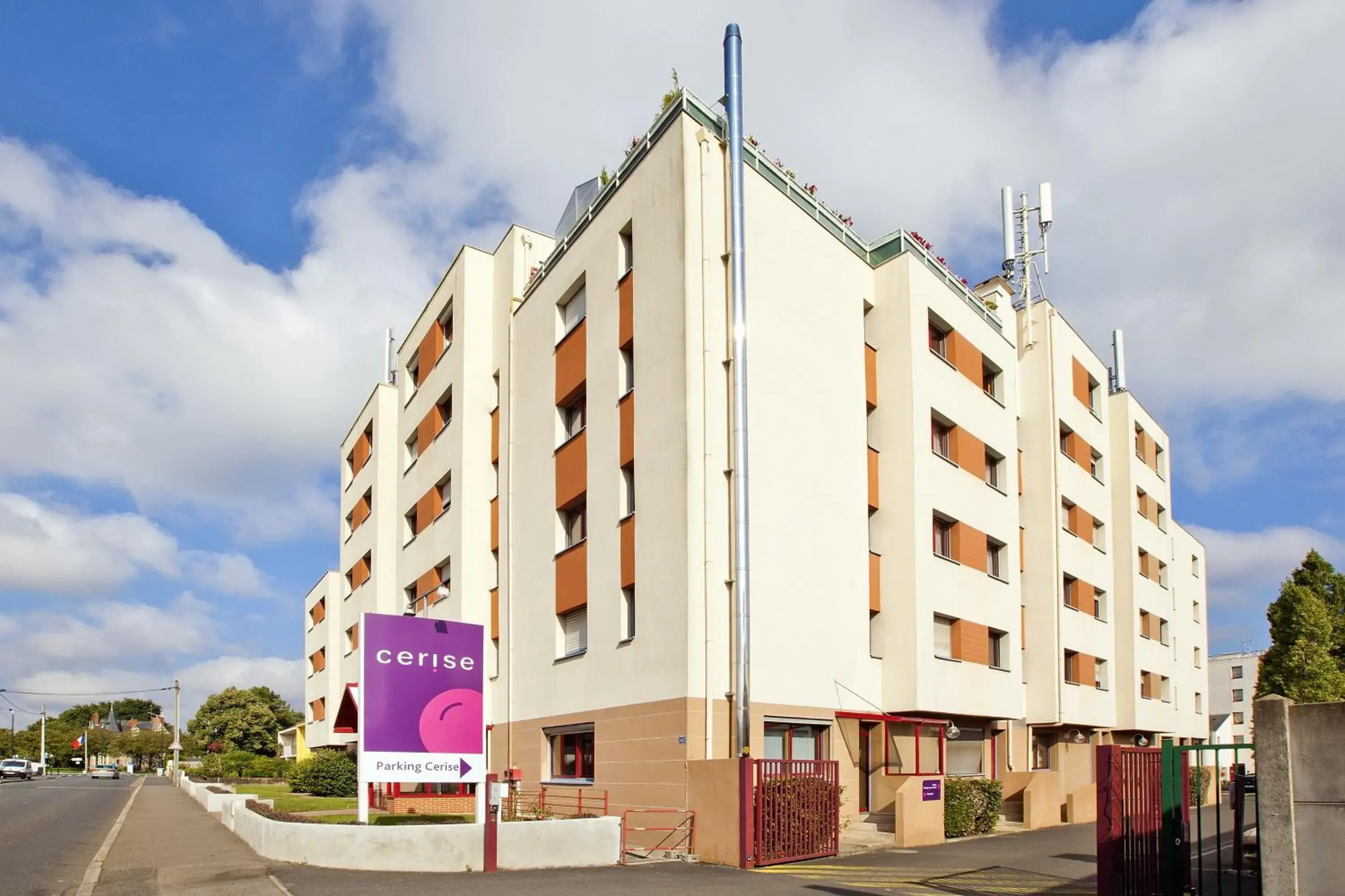 Facade/entrance in Cerise Nantes La Beaujoire Facade/entrance in Cerise Nantes La Beaujoire