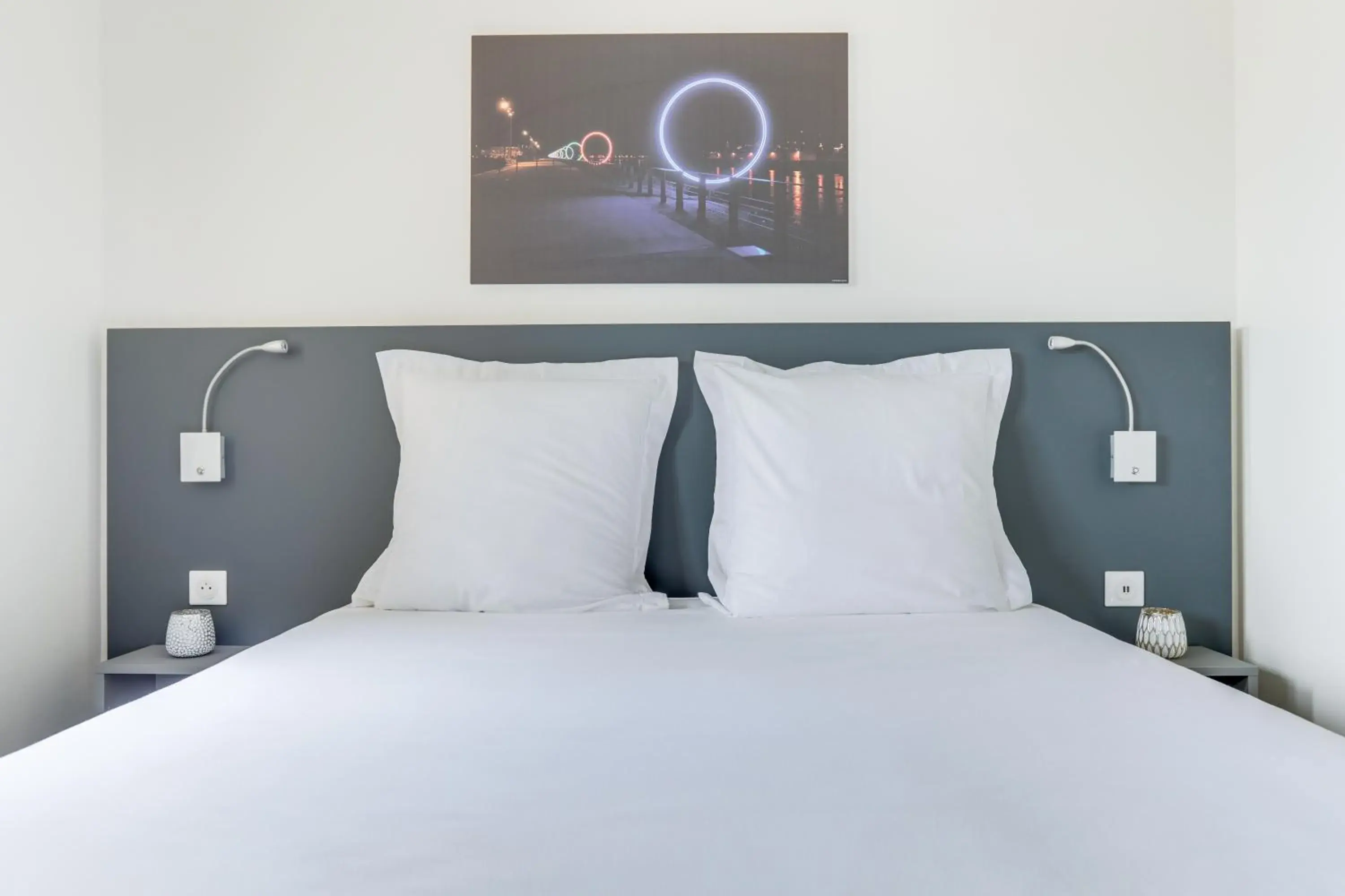 Bed in Cerise Nantes La Beaujoire Bed in Cerise Nantes La Beaujoire