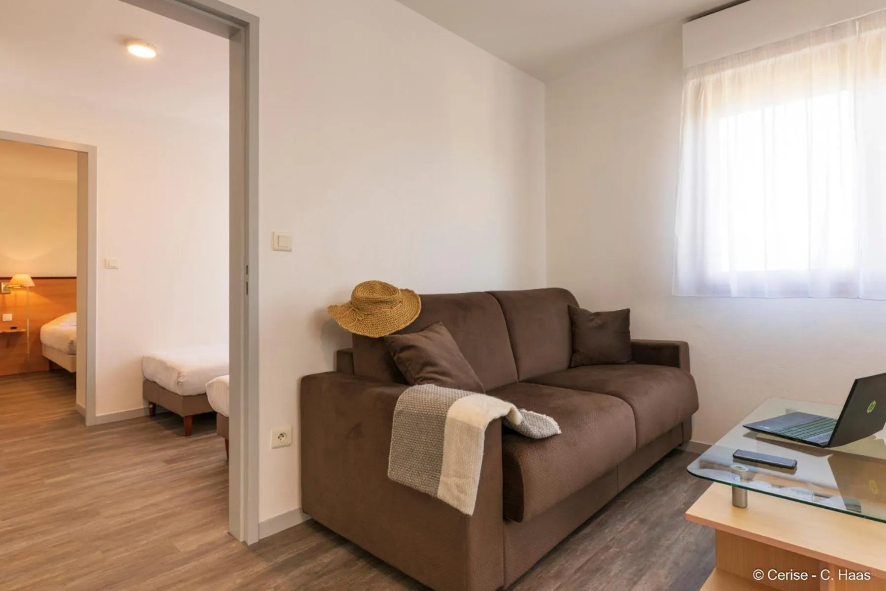 Living room, Bed in Cerise Nantes La Beaujoire