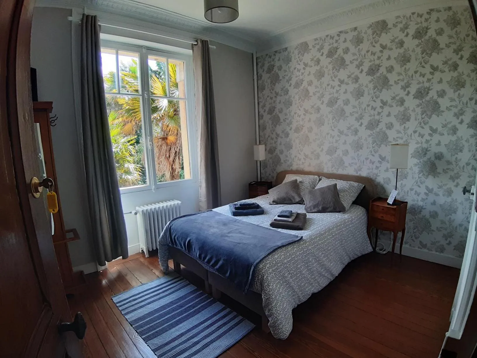 Photo of the whole room in La Garenne