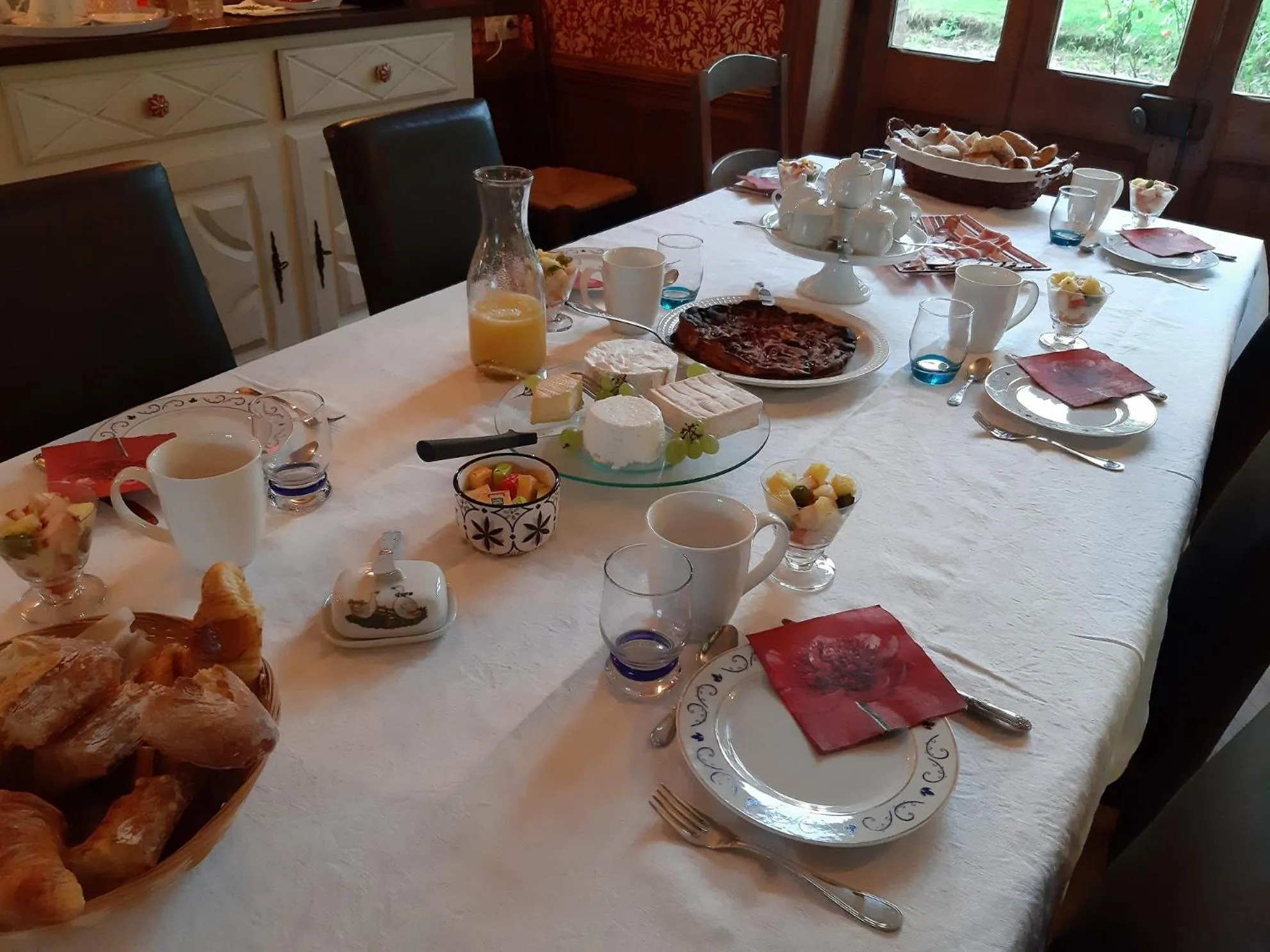 Breakfast in La Garenne