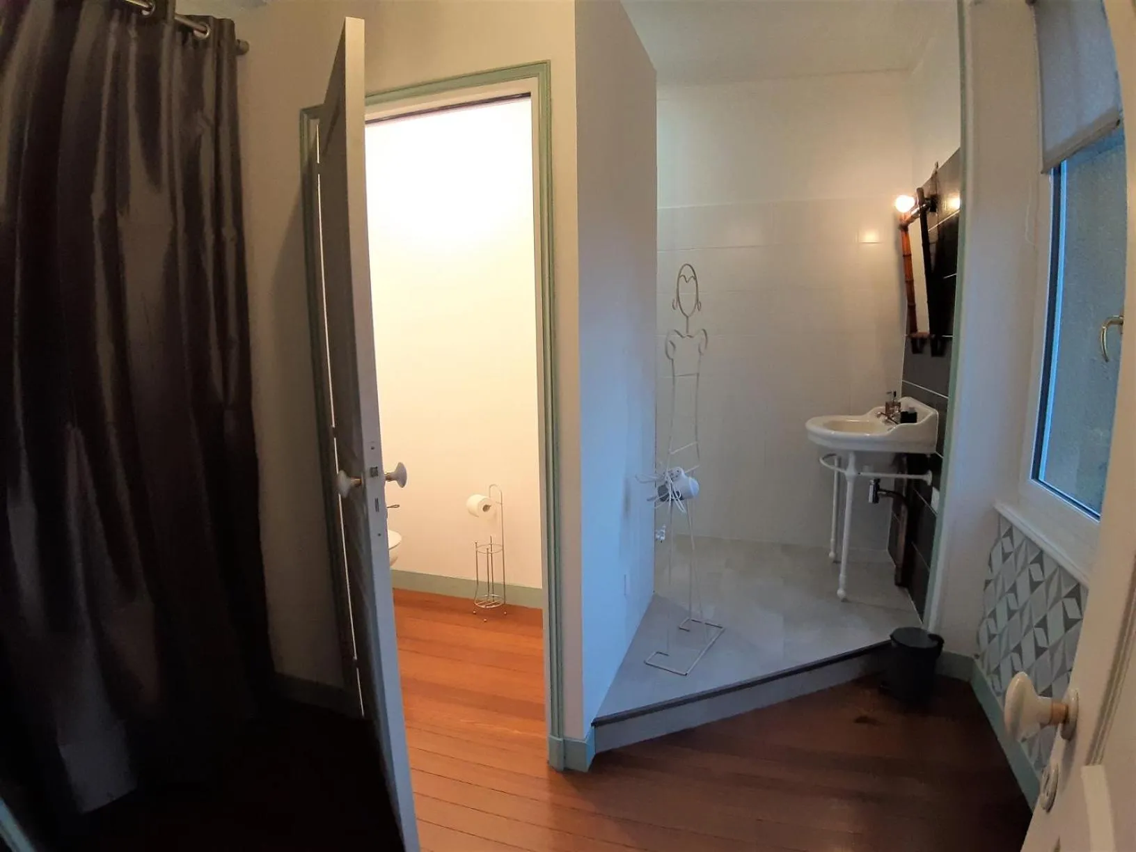 Bathroom in La Garenne