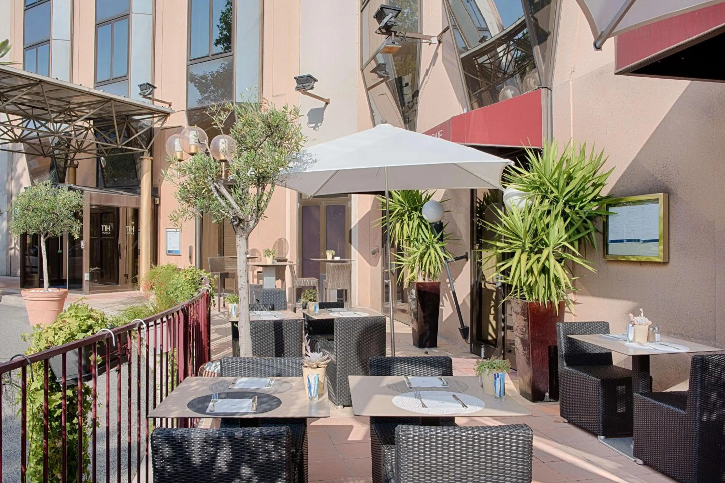 Restaurant/places to eat in NH Nice