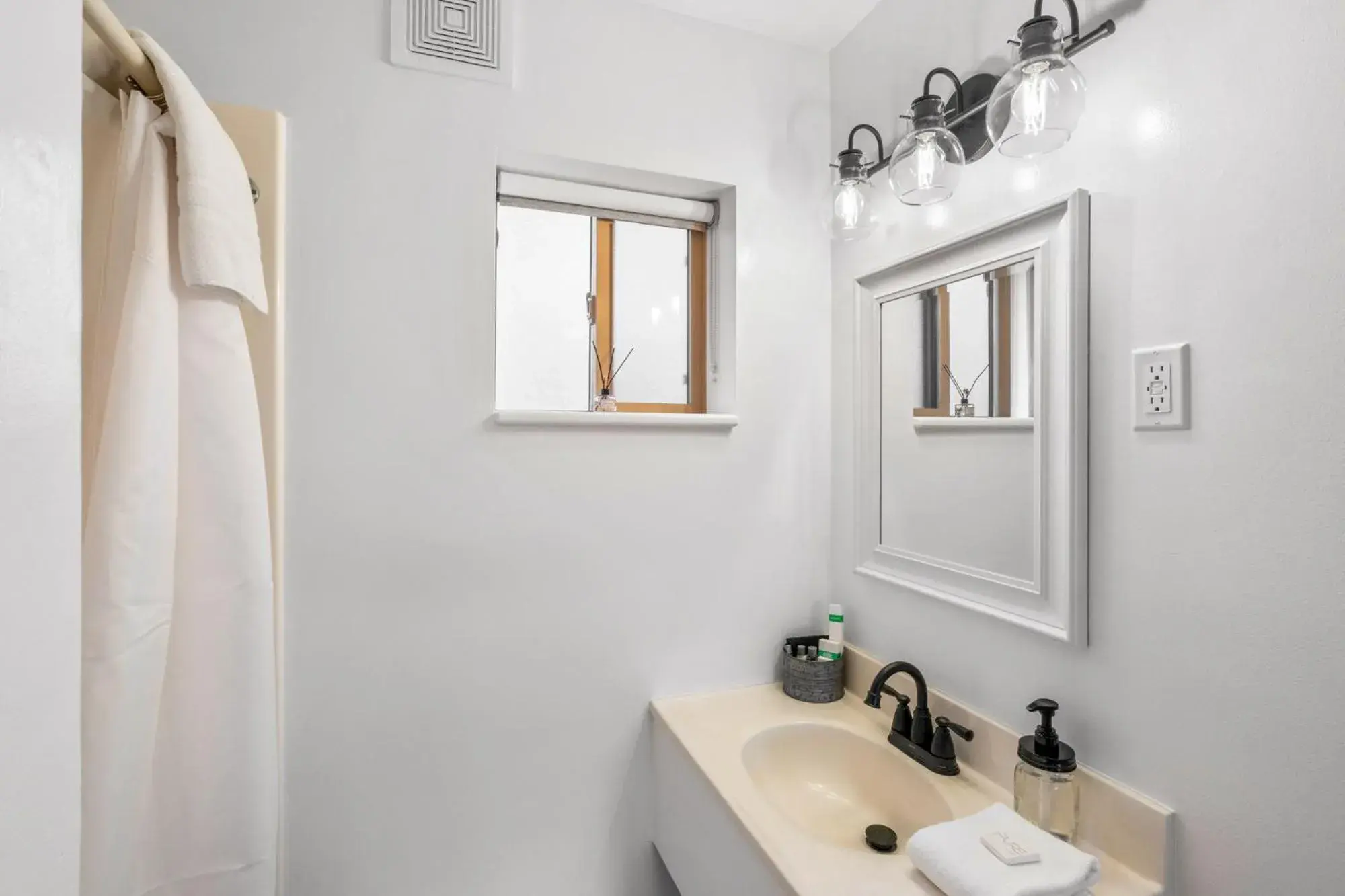 King Room in Lazy Duck Inn King Room in Lazy Duck Inn