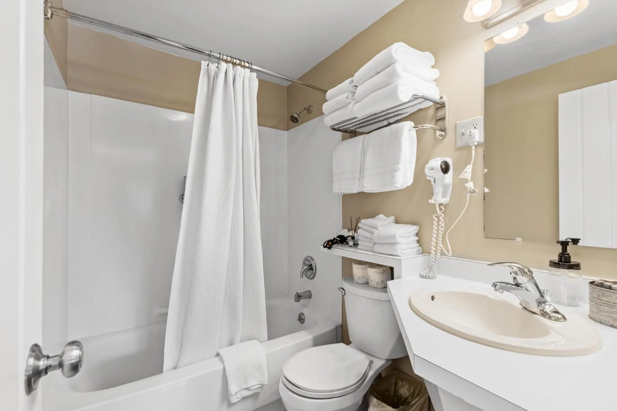 Shower in Lazy Duck Inn