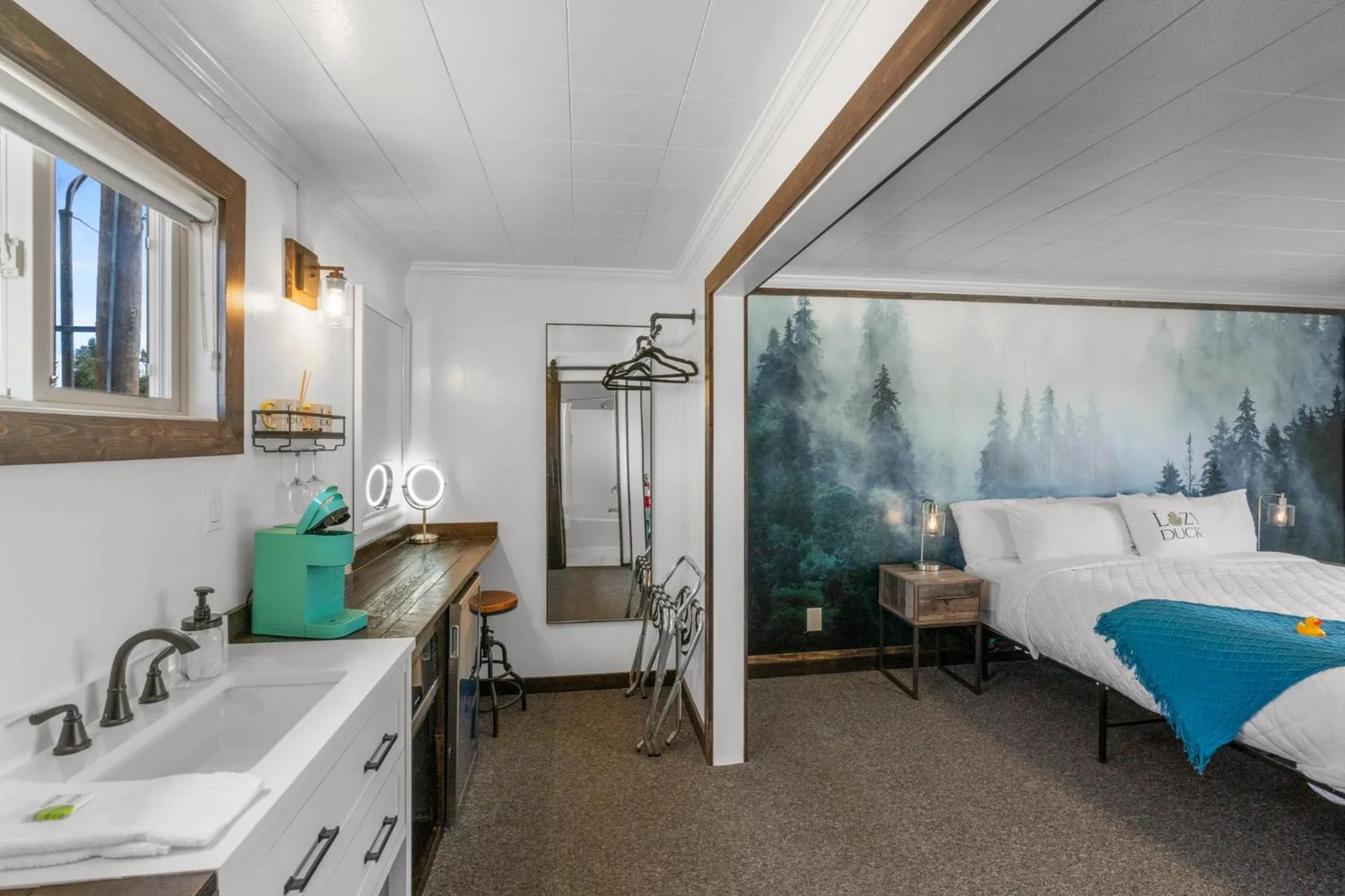 Bed in Lazy Duck Inn