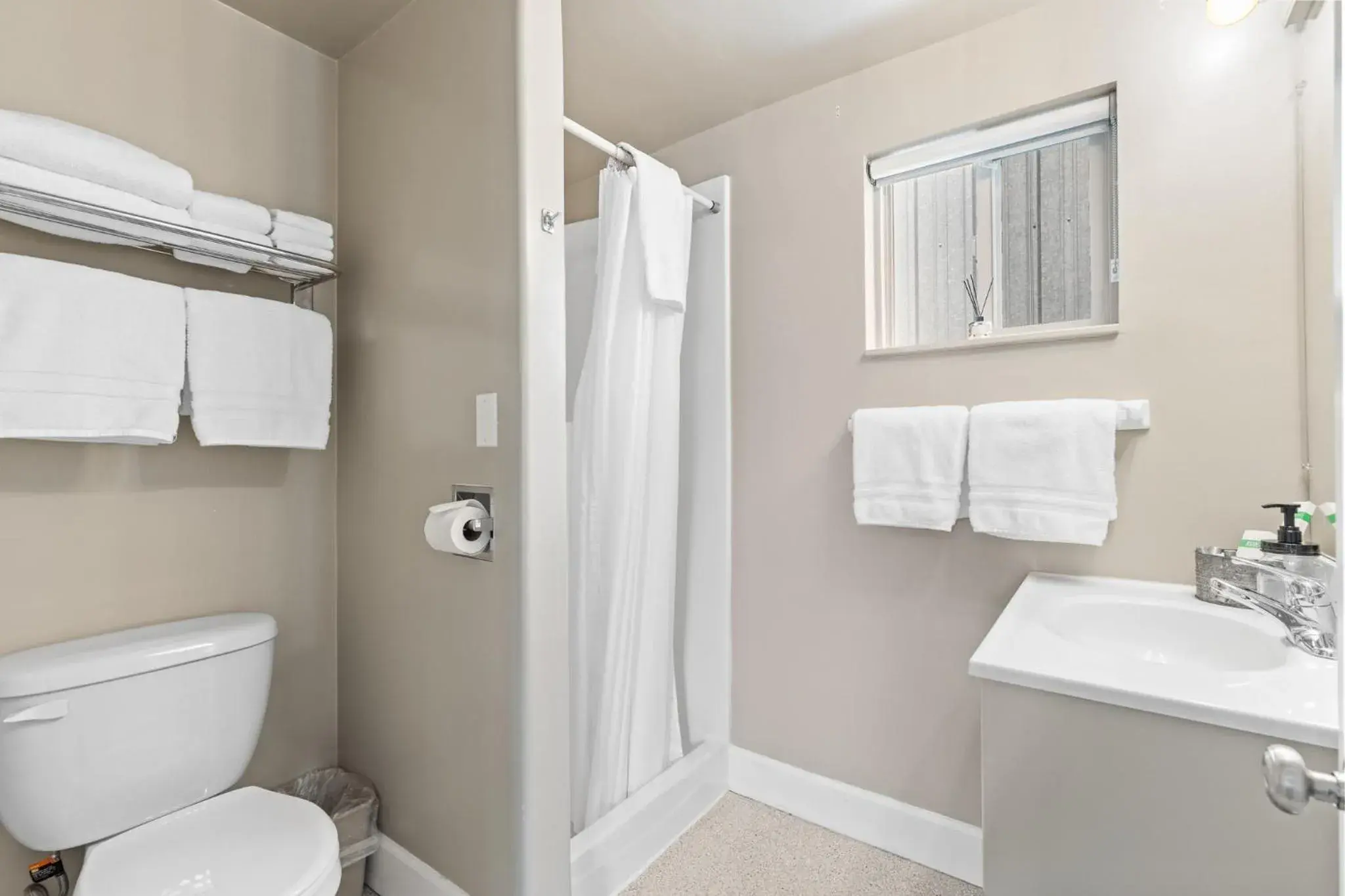 One-Bedroom Apartment in The Lazy Duck Inn One-Bedroom Apartment in The Lazy Duck Inn