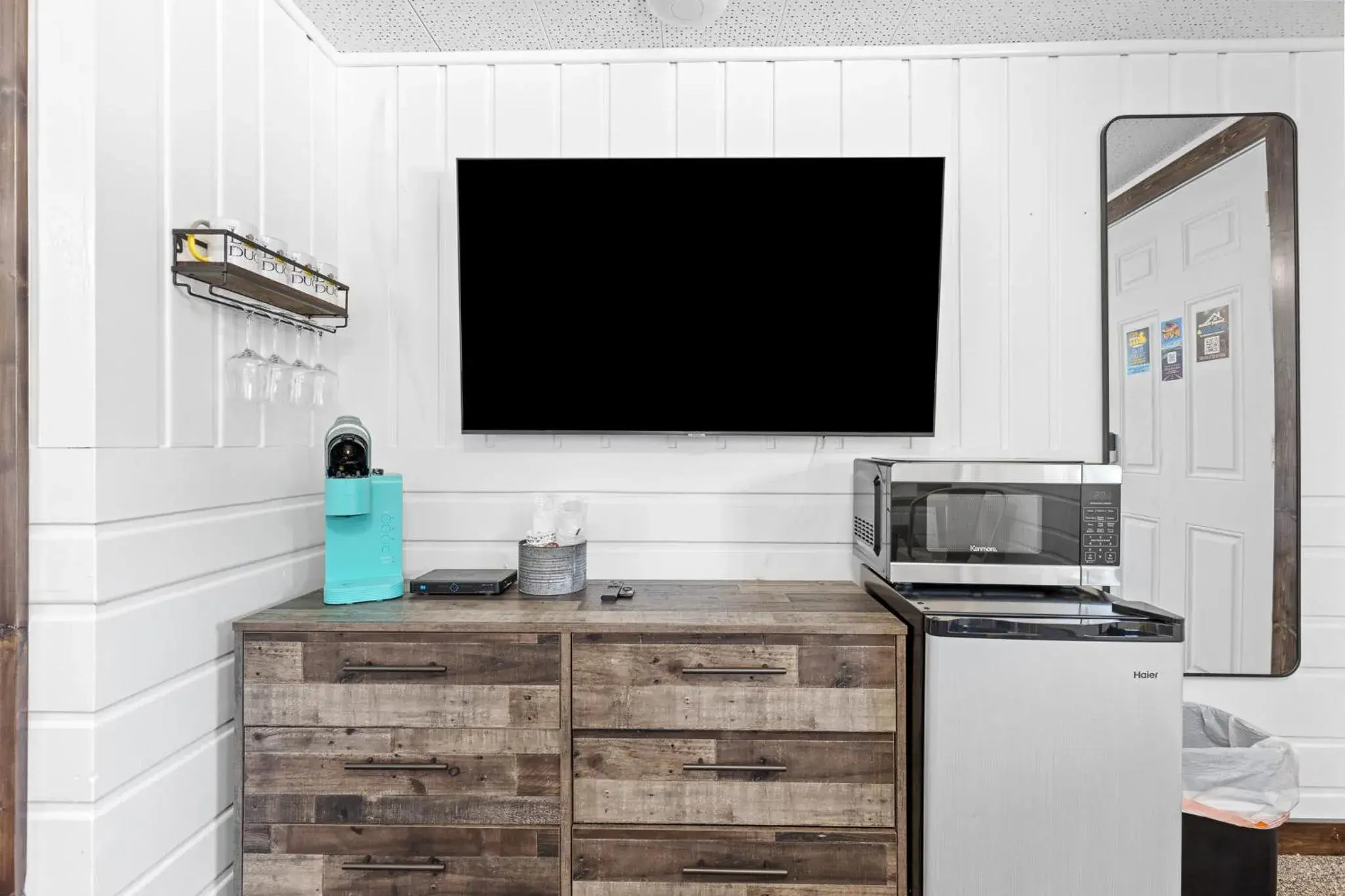 Queen Room with Two Queen Beds in Lazy Duck Inn Queen Room with Two Queen Beds in Lazy Duck Inn