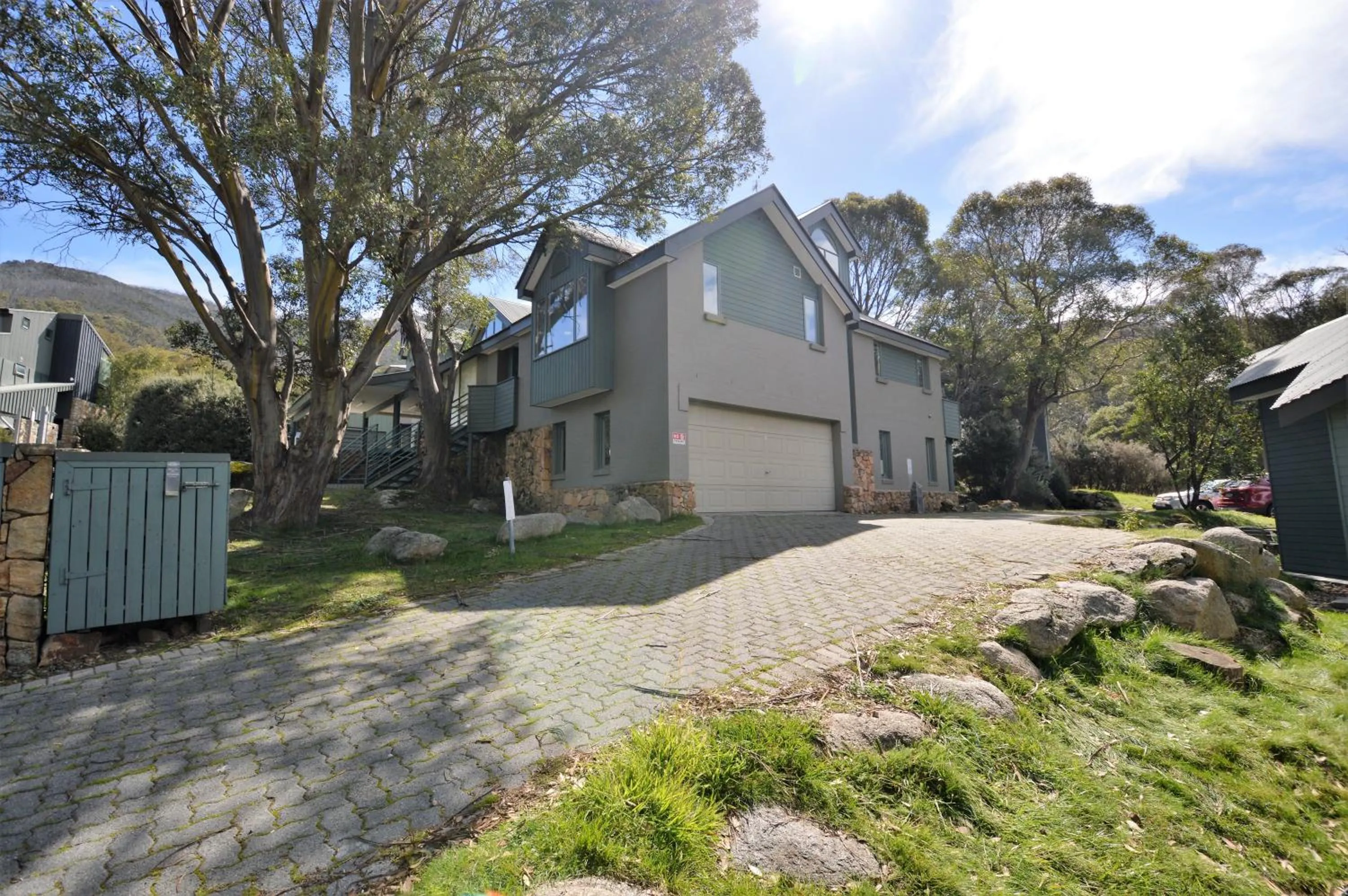 Property building in Wintergreen 10