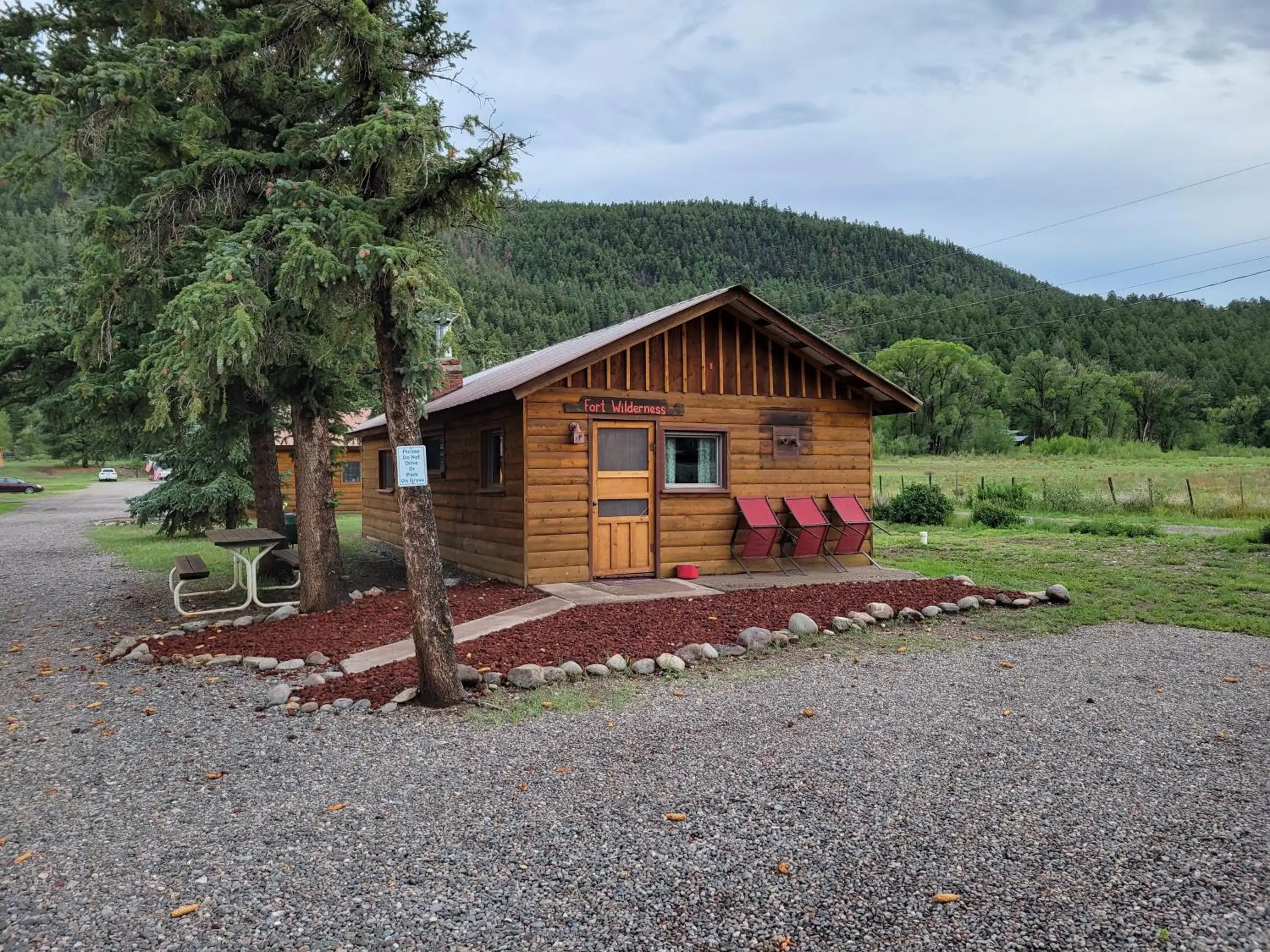 Two-Bedroom Chalet - Pet Friendly in Chinook Cabins & RV Park Two-Bedroom Chalet - Pet Friendly in Chinook Cabins & RV Park