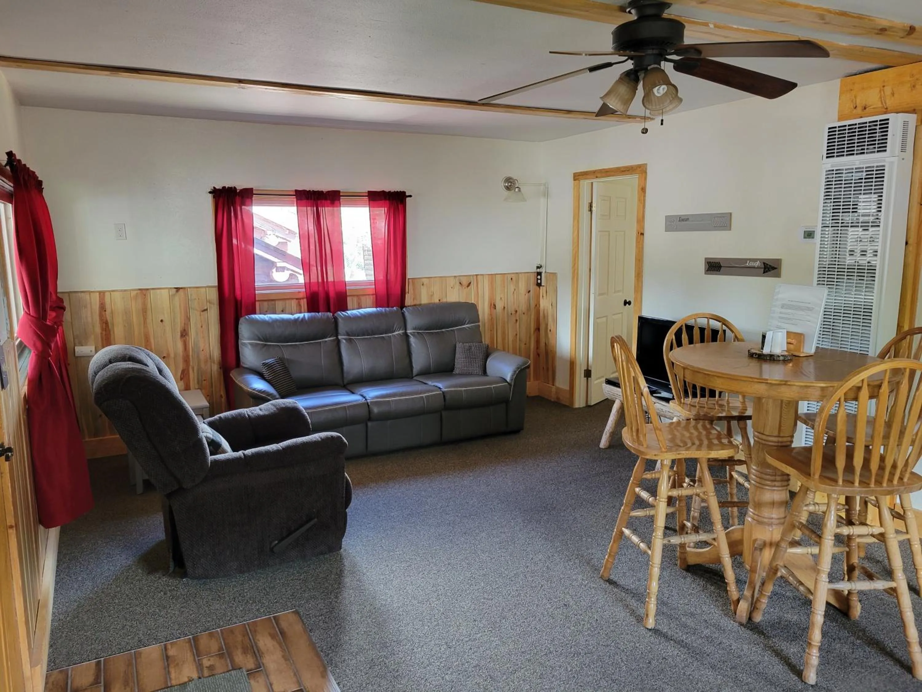 Kitchen or kitchenette in Chinook Cabins & RV Park