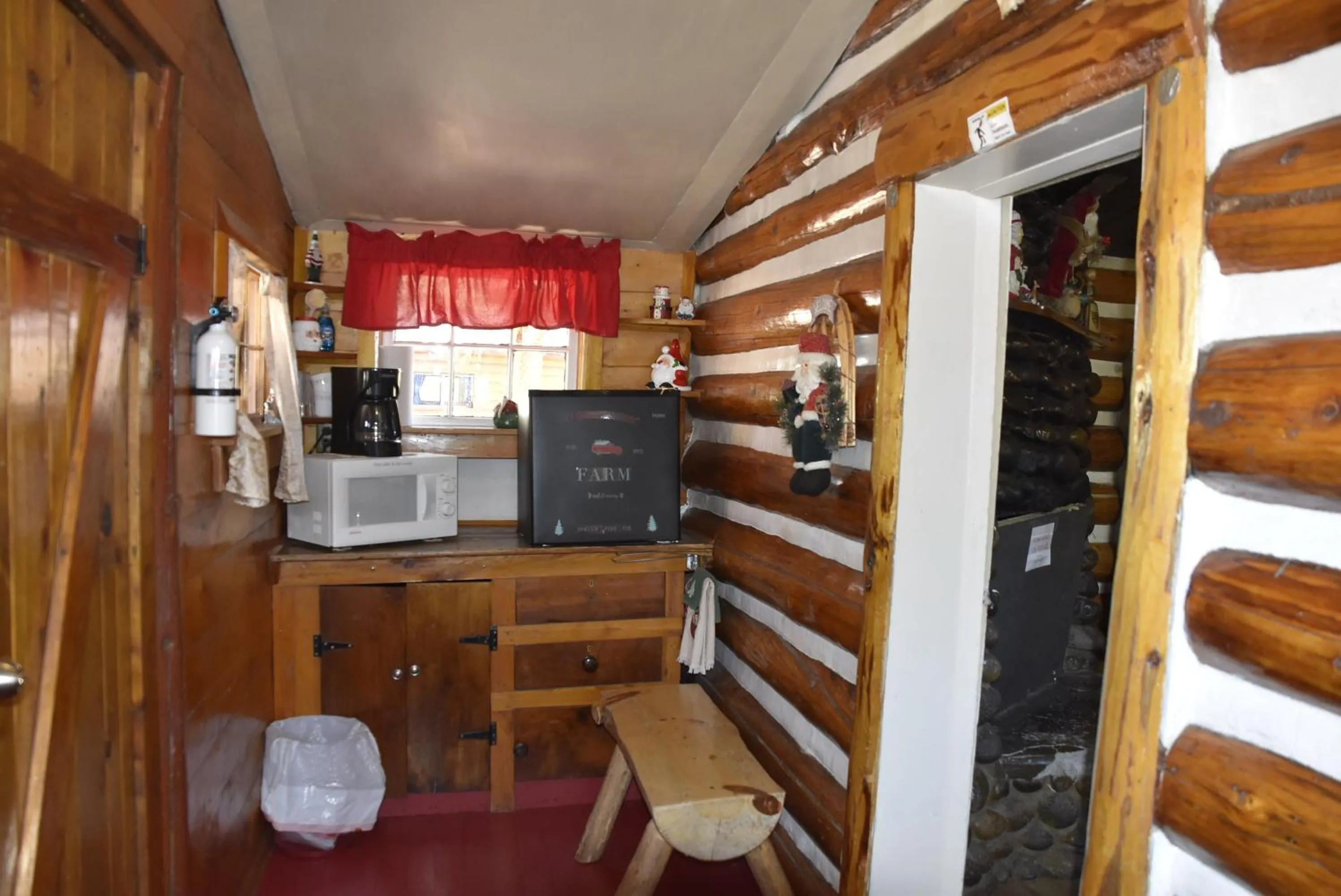 Kitchen or kitchenette in Chinook Cabins & RV Park