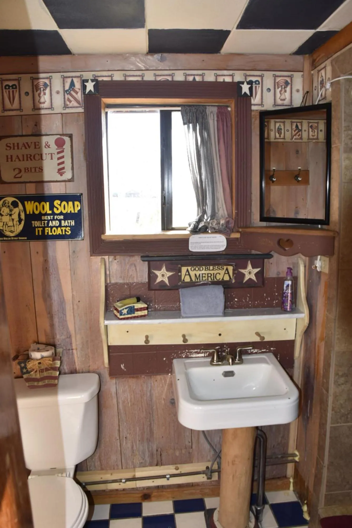 Bathroom in Chinook Cabins & RV Park