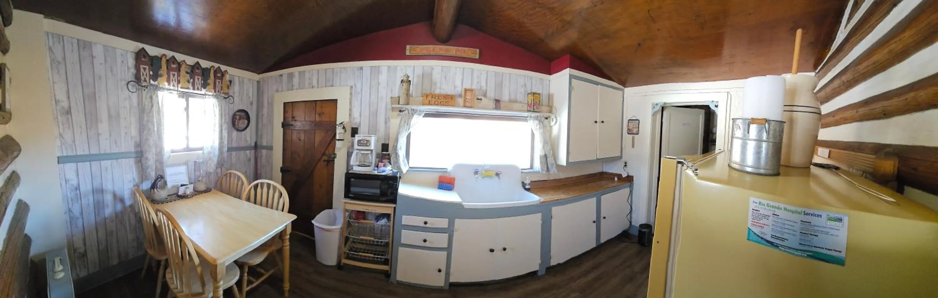 kitchen in Chinook Cabins & RV Park