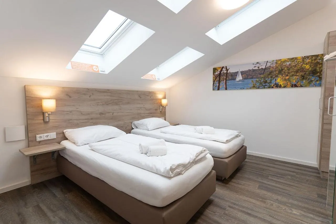 Bed in Aparthotel Oberfeld West München, Selbstversorgerhotel