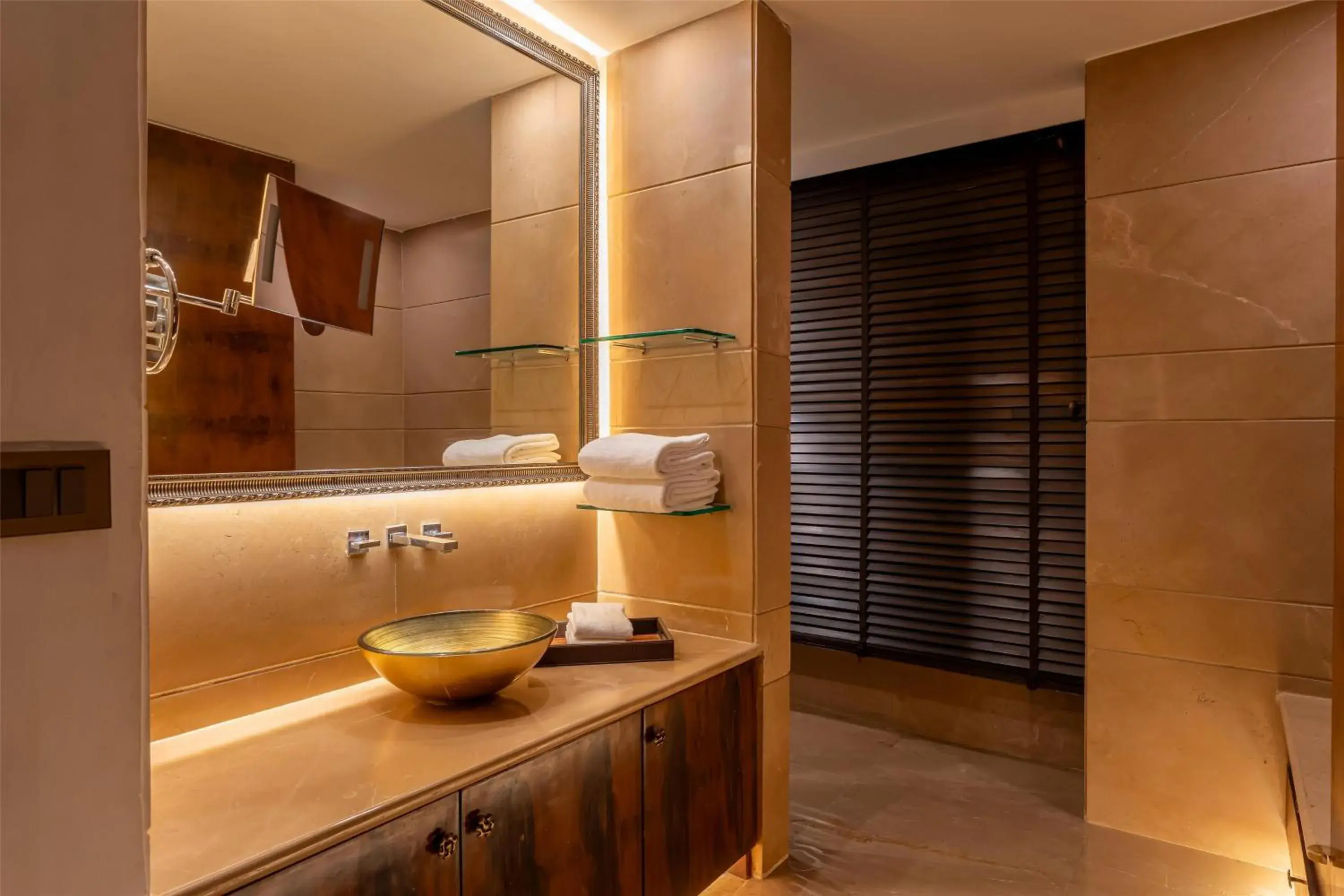 Bathroom in Radisson Blu Hotel MBD Ludhiana Bathroom in Radisson Blu Hotel MBD Ludhiana