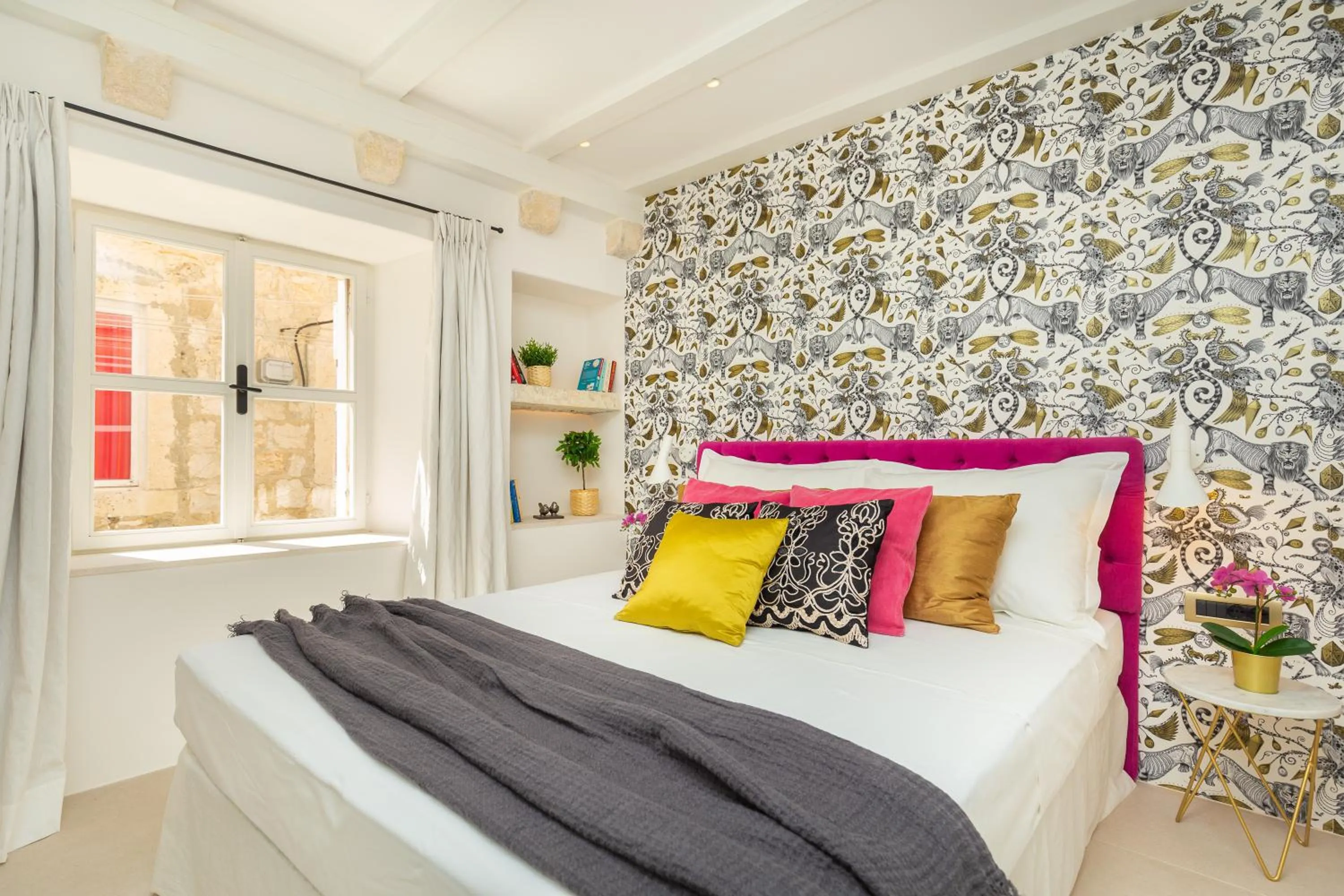 Bed in Old Town House with Floor Heating & Lush Private Garden