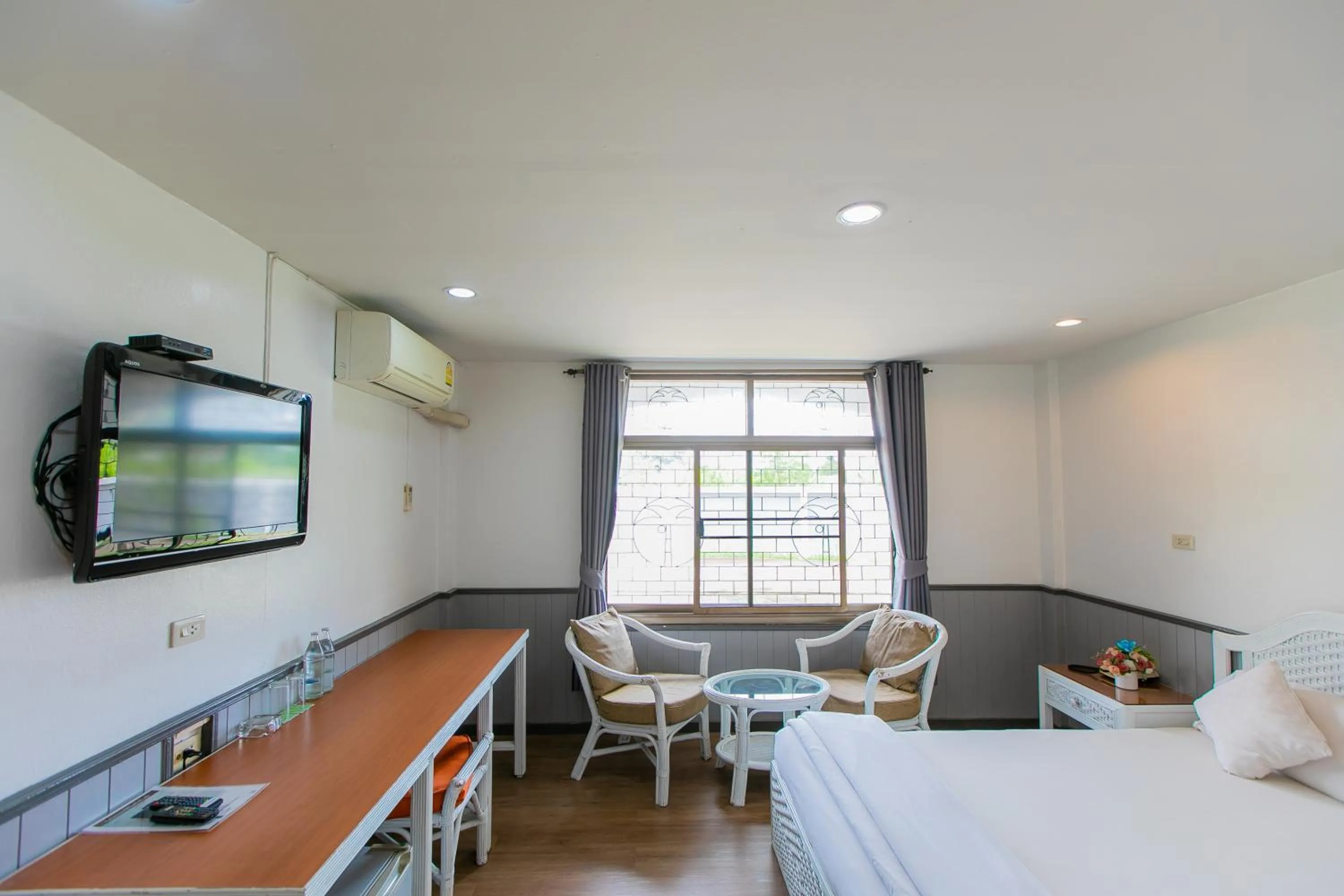 Bedroom, Bed in The Mercy Hotel