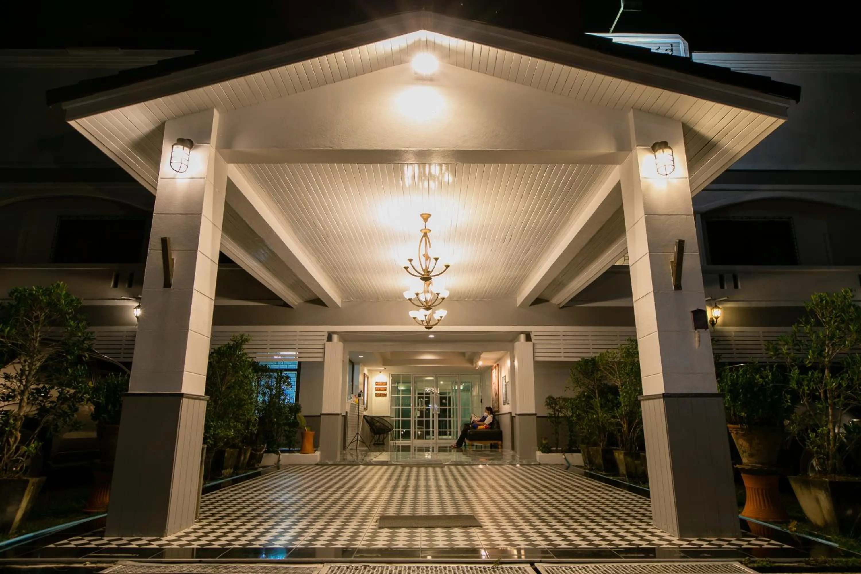 Facade/entrance in The Mercy Hotel