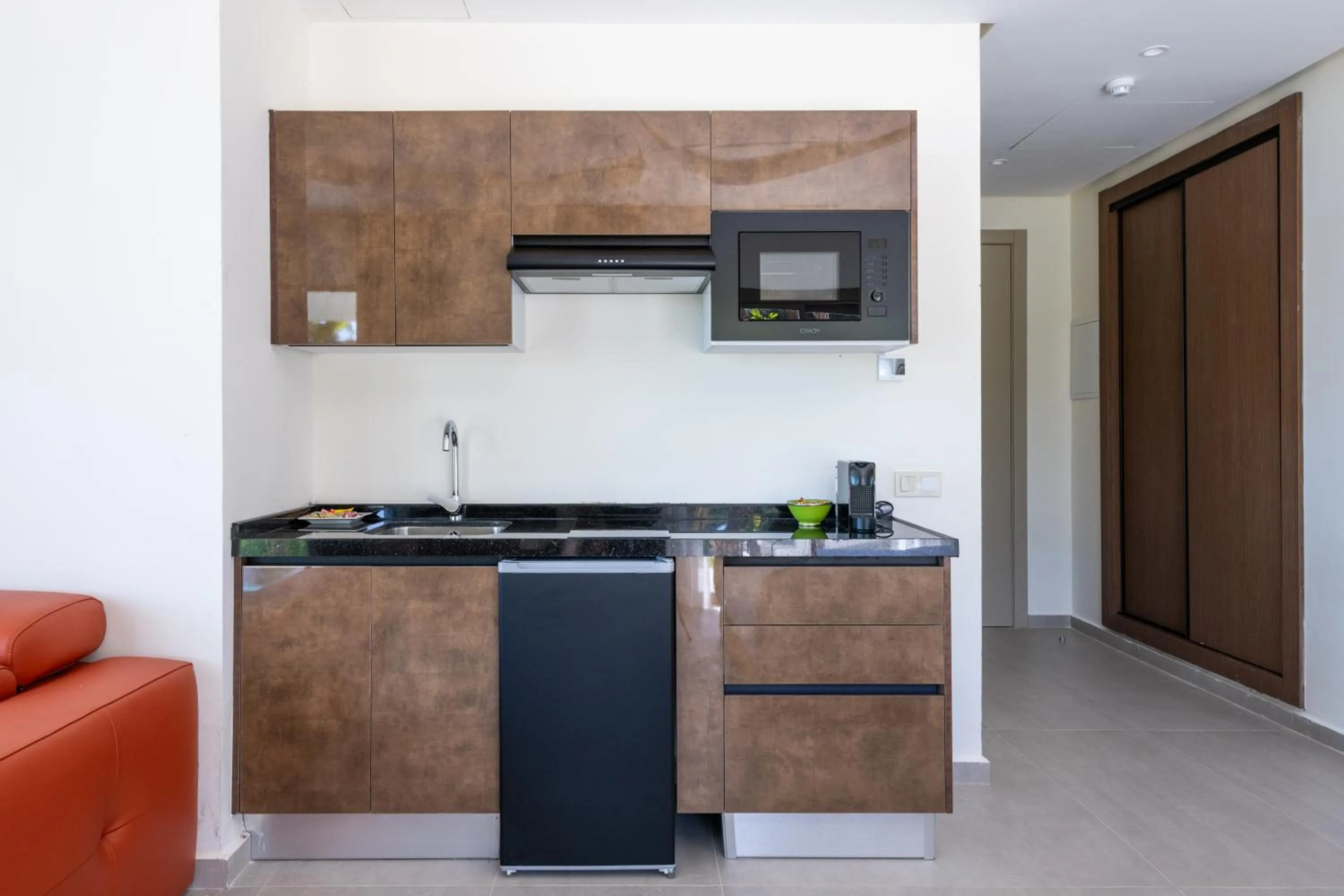 Kitchen or kitchenette in Le Tanger Résidence Hôtelière