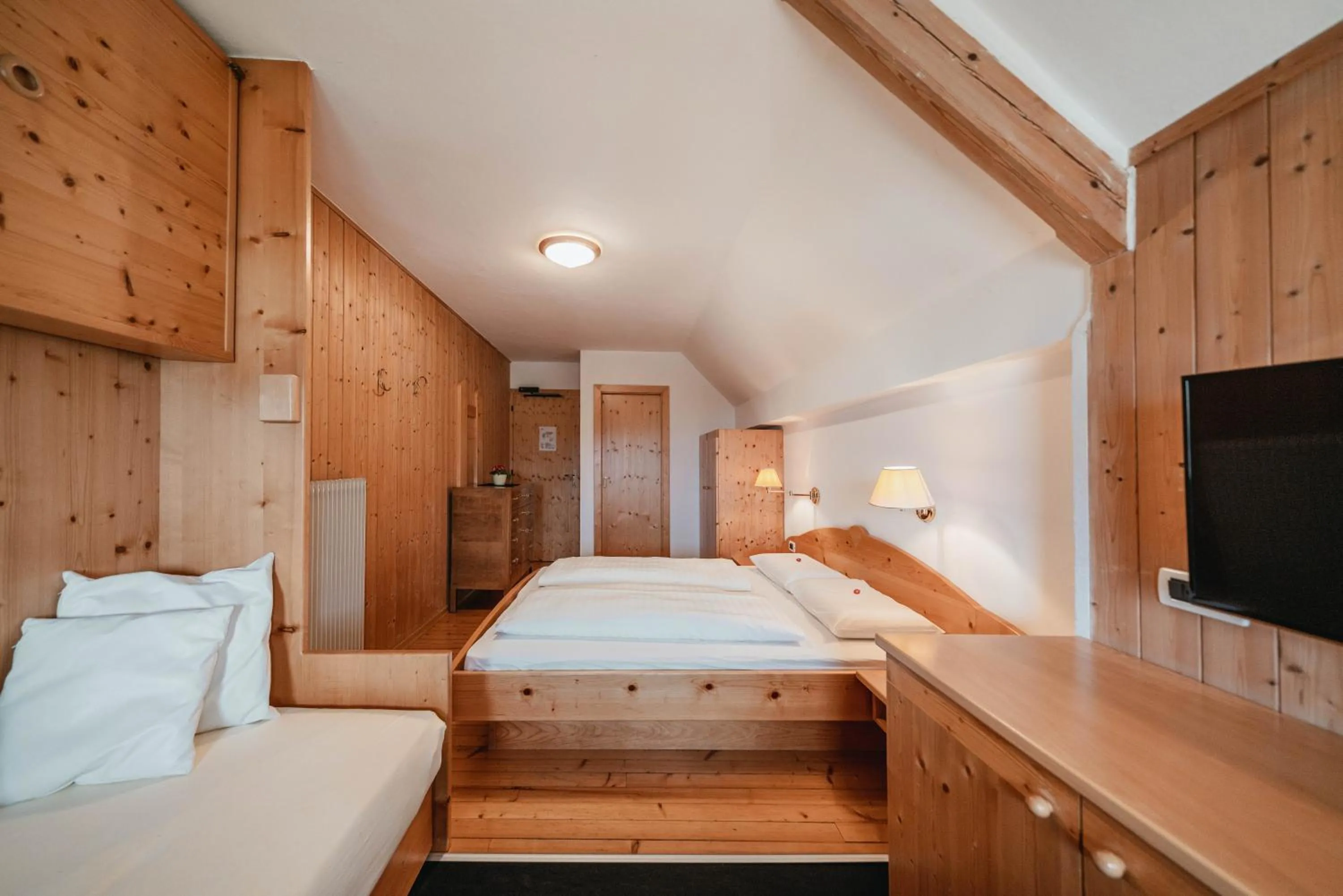 Photo of the whole room, Bed in Golfhotel Sonne
