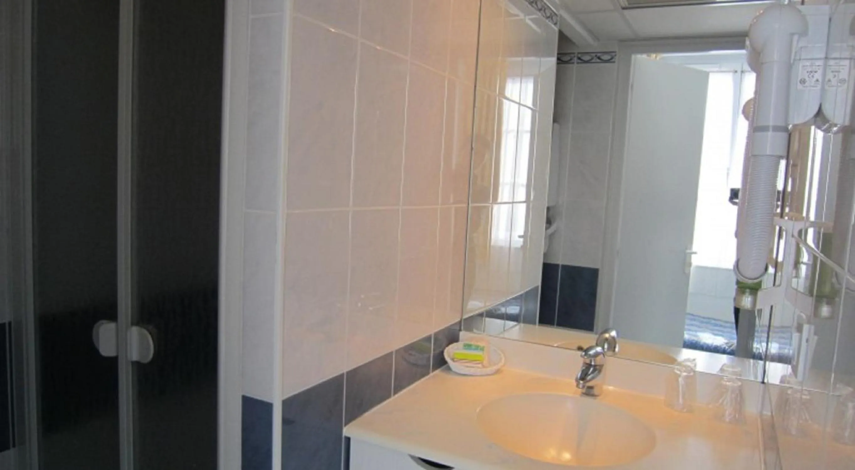 Bathroom in Hotel De La Mer