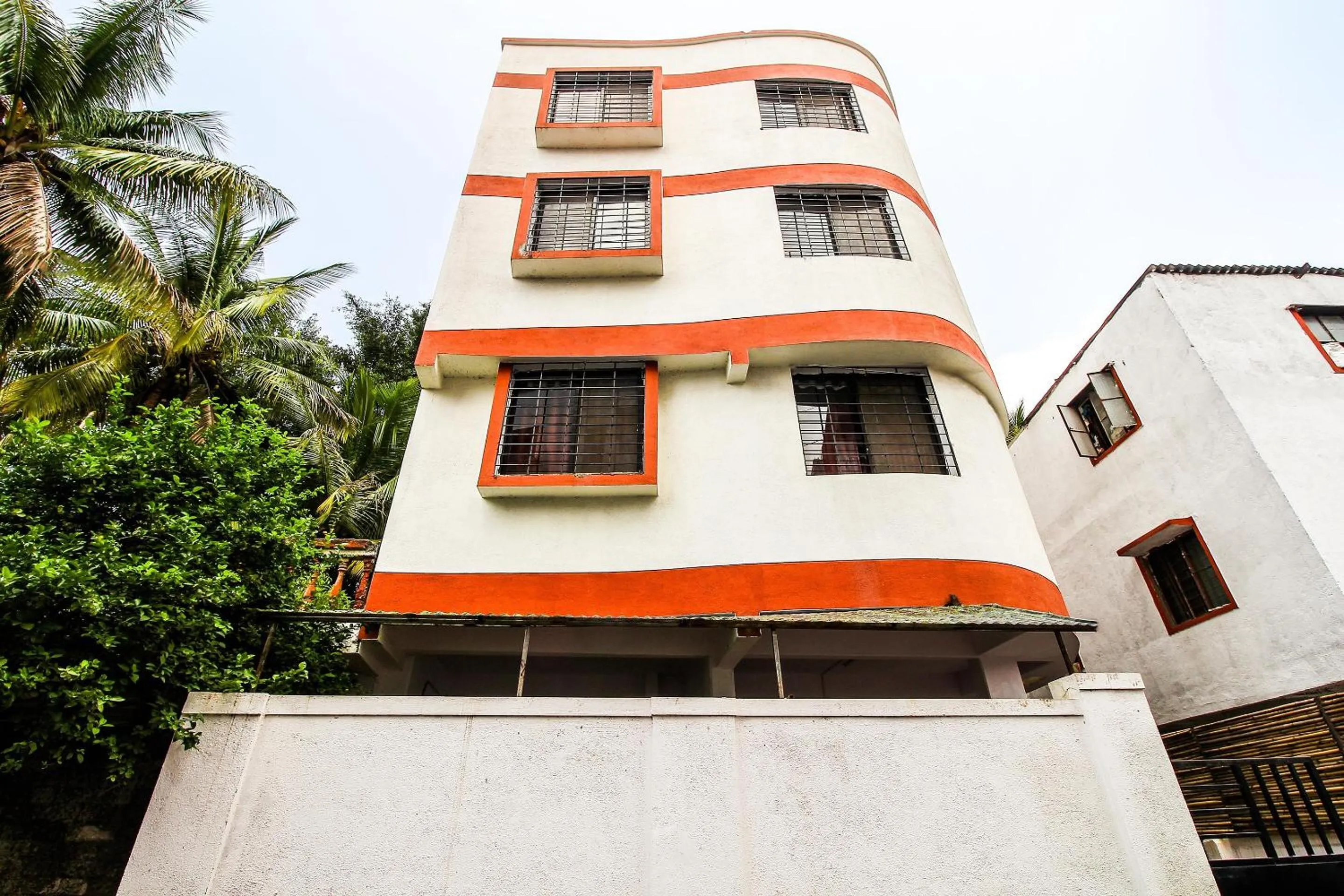 Facade/entrance in Hotel O Galaxy Near INOX