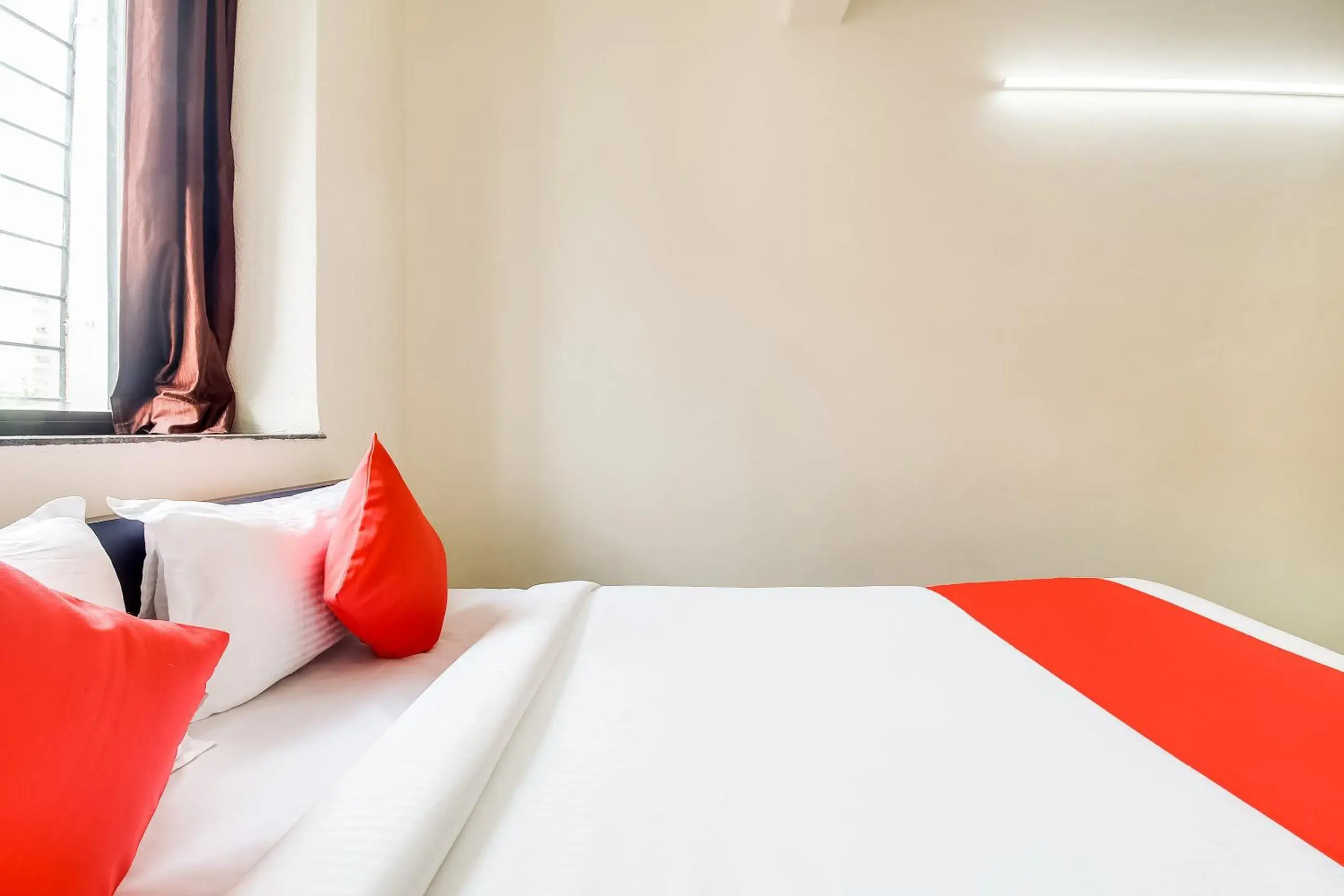 Bedroom, Bed in Hotel O Galaxy Near INOX Bedroom, Bed in Hotel O Galaxy Near INOX