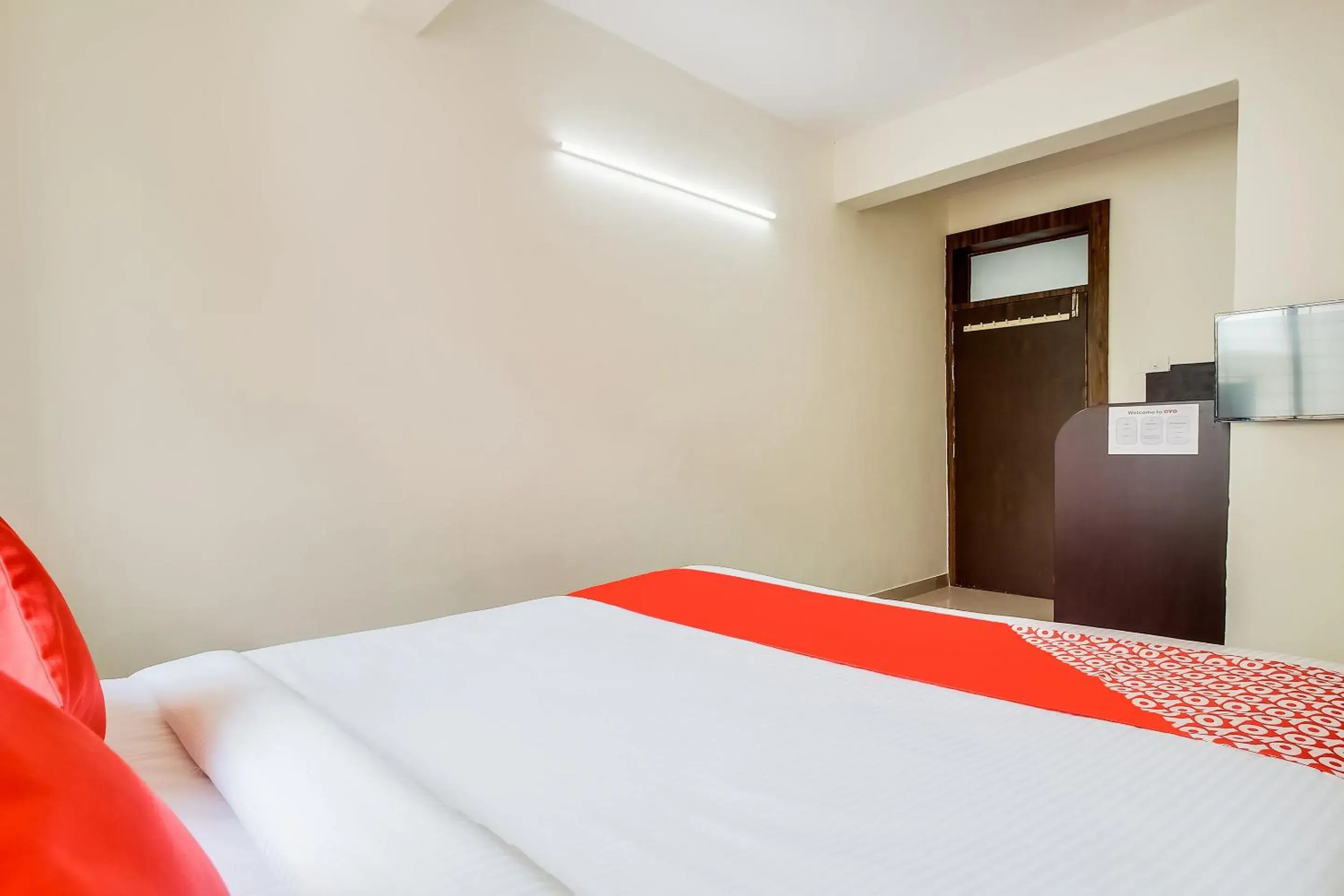 Bedroom, Bed in Hotel O Galaxy Near INOX Bedroom, Bed in Hotel O Galaxy Near INOX