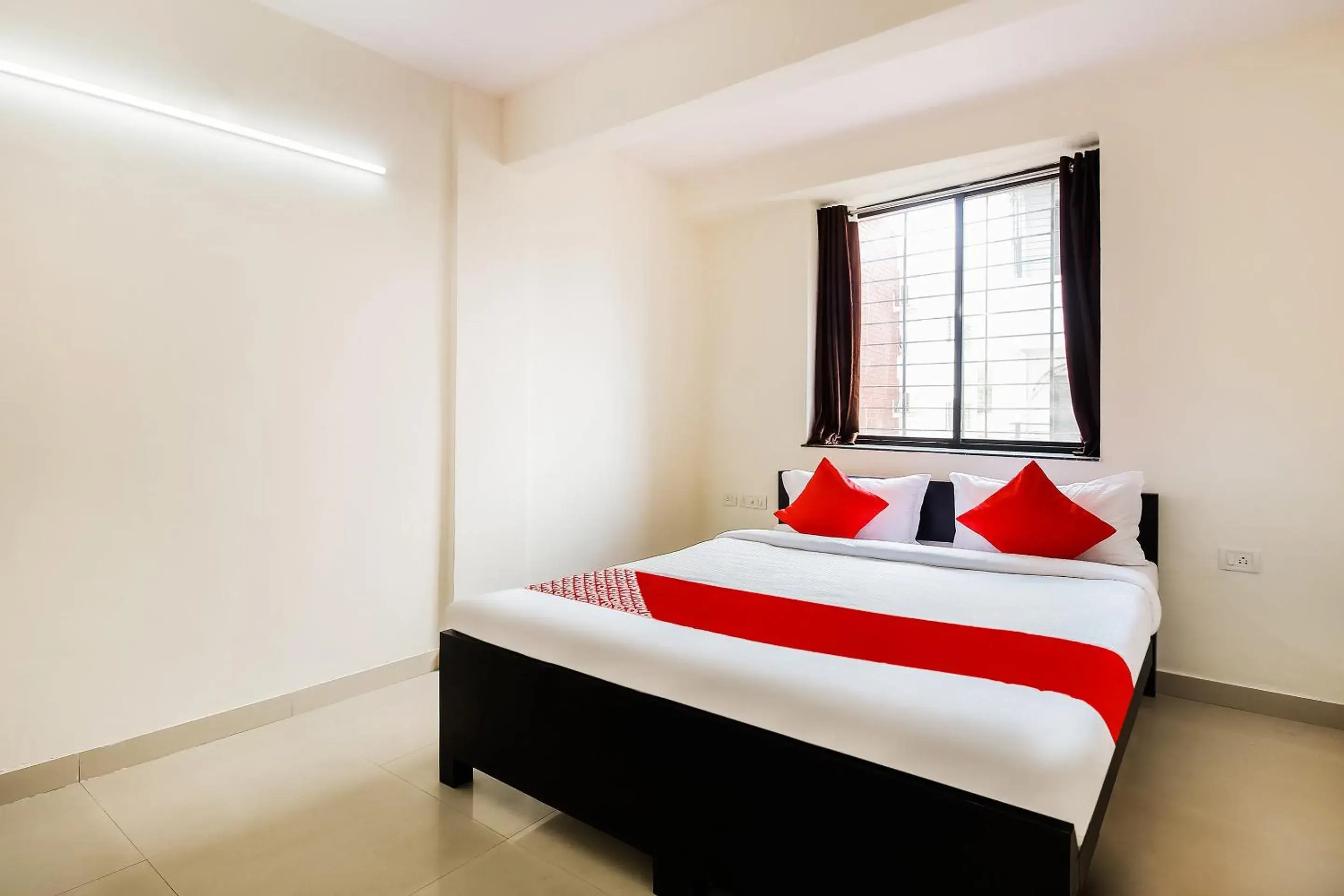 Bedroom, Bed in Hotel O Galaxy Near INOX Bedroom, Bed in Hotel O Galaxy Near INOX