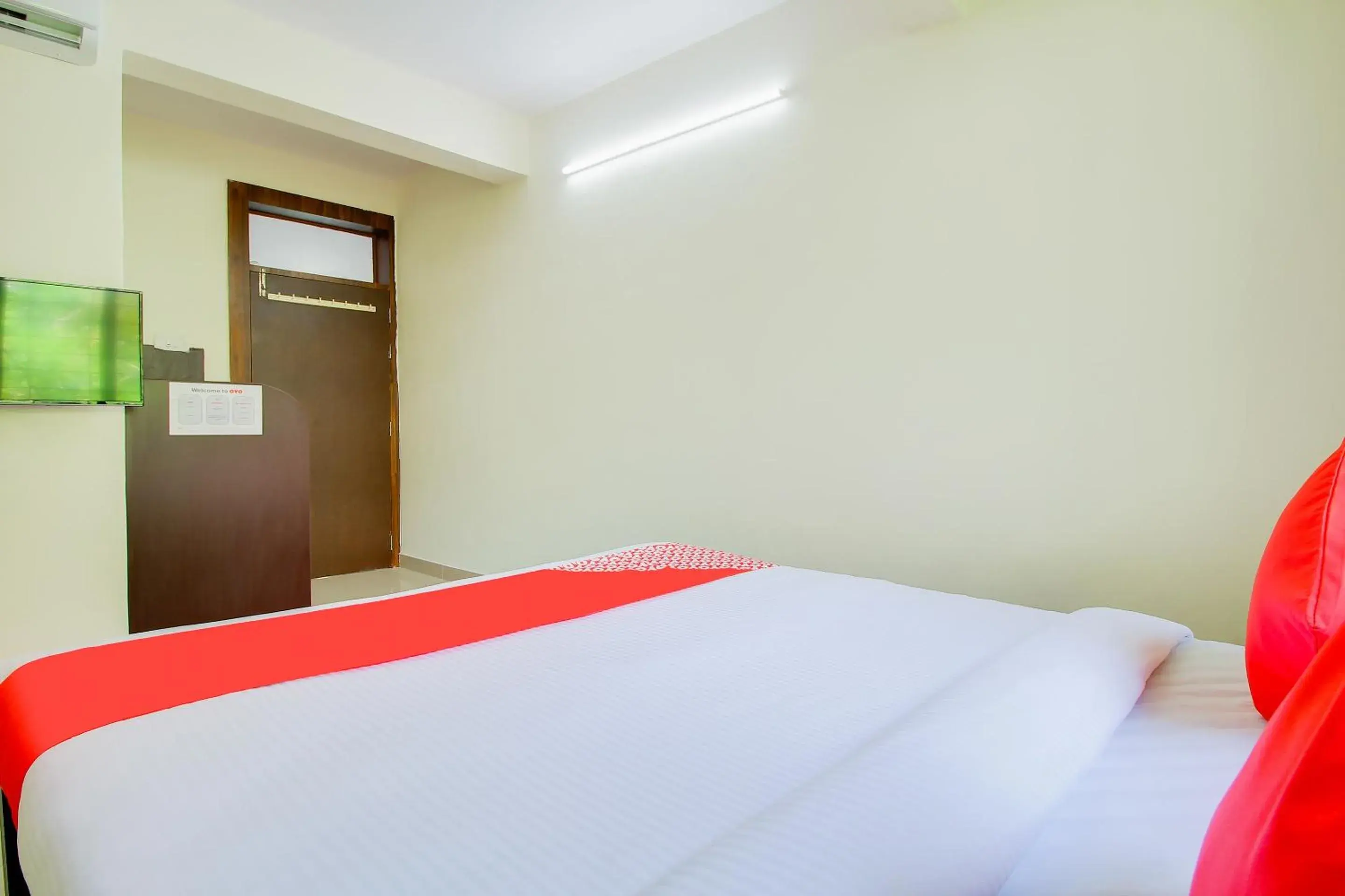 Bedroom, Bed in Hotel O Galaxy Near INOX Bedroom, Bed in Hotel O Galaxy Near INOX