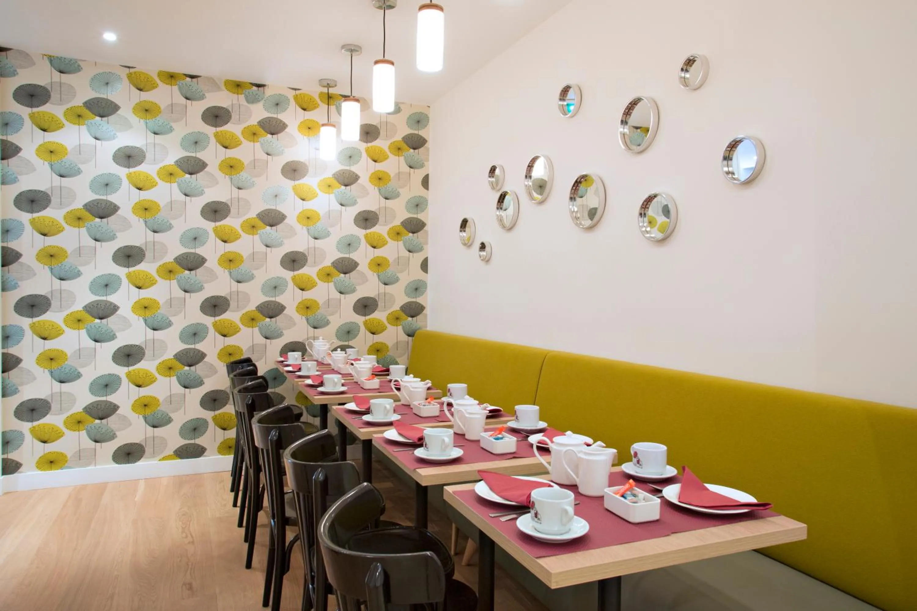 Restaurant/places to eat in Hôtel Villa Bohème