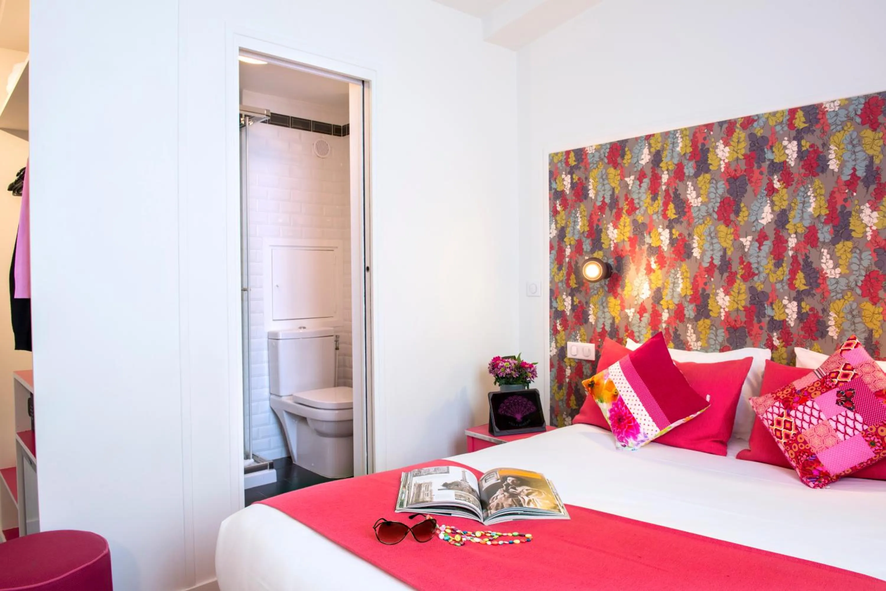 Photo of the whole room, Bed in Hôtel Villa Bohème