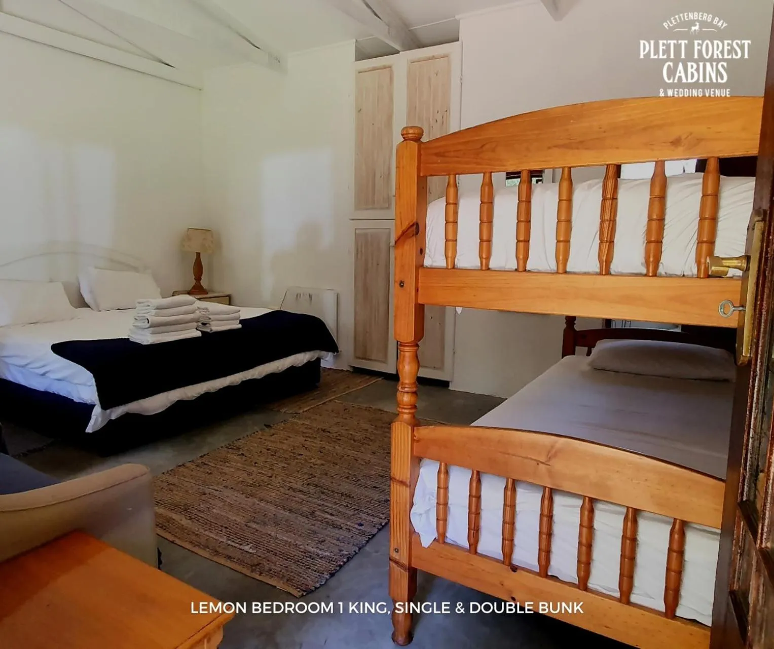 Photo of the whole room, Bed in Plett Forest Cabins