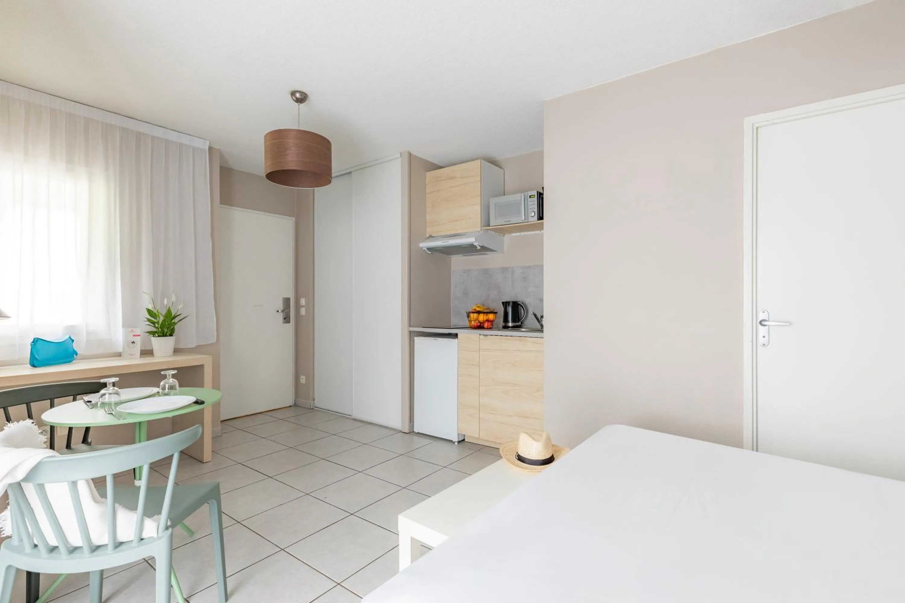 Kitchen or kitchenette in Appart'City Classic Bordeaux Aéroport St Jean D'Illac