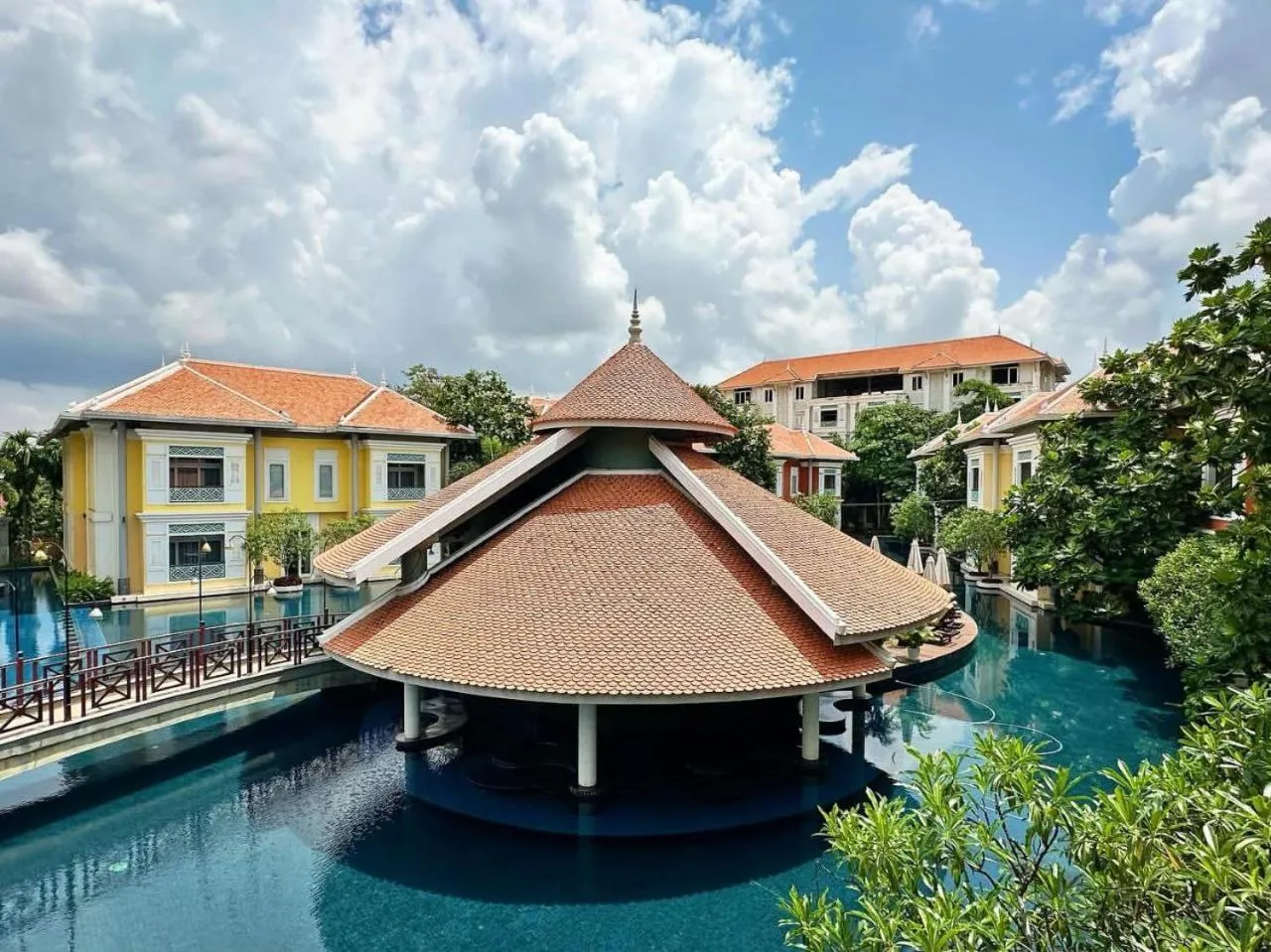 Swimming pool in The Royal Family Suites by Memoire Palace Resort & Spa