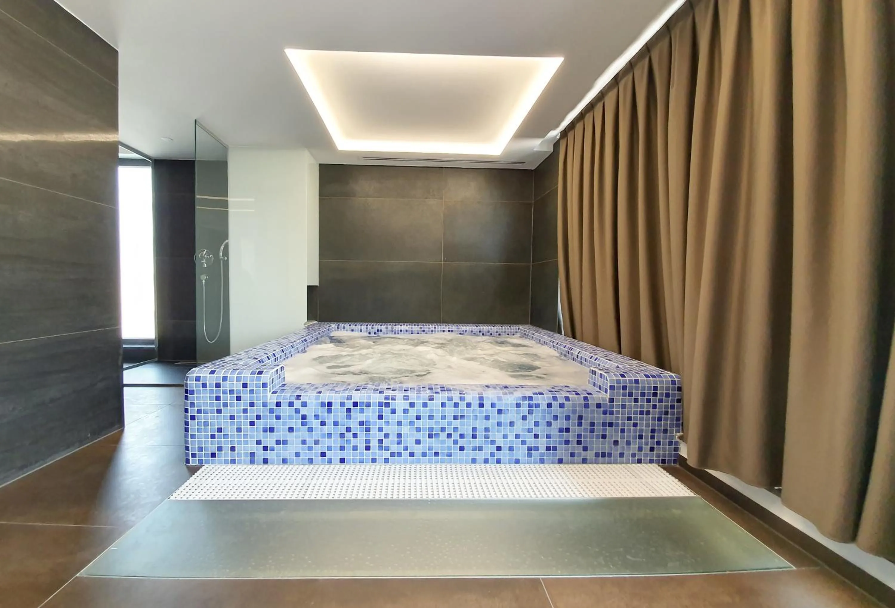 Bed in NB Hotel&Spa