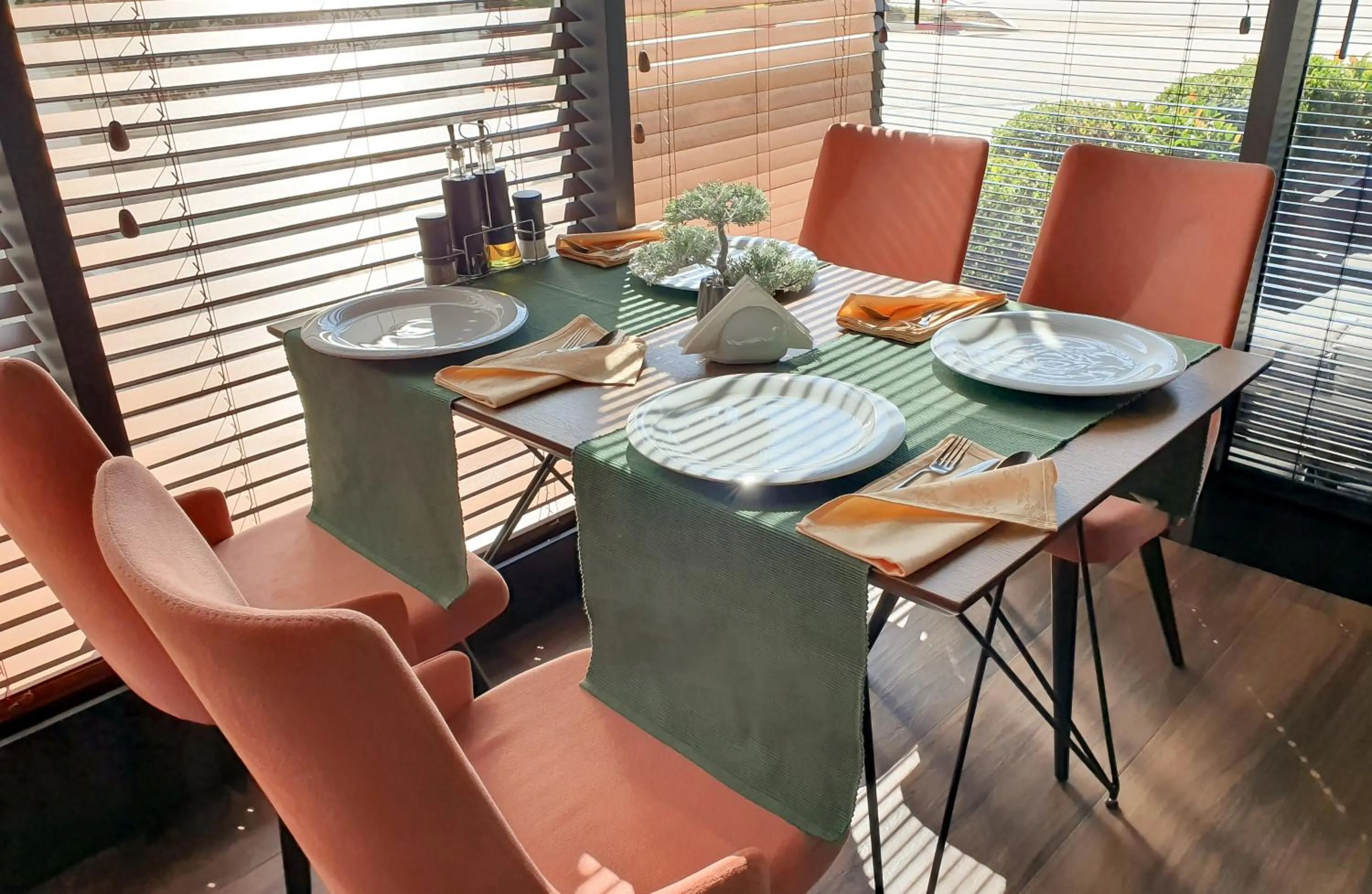 Restaurant/places to eat in NB Hotel&Spa
