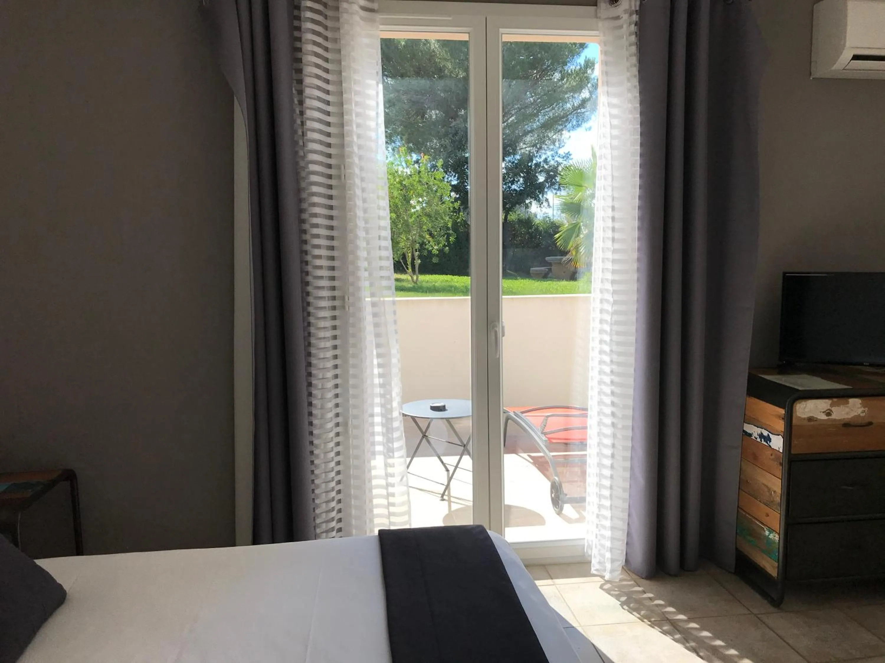 Bed in Le Devem De Mirapier