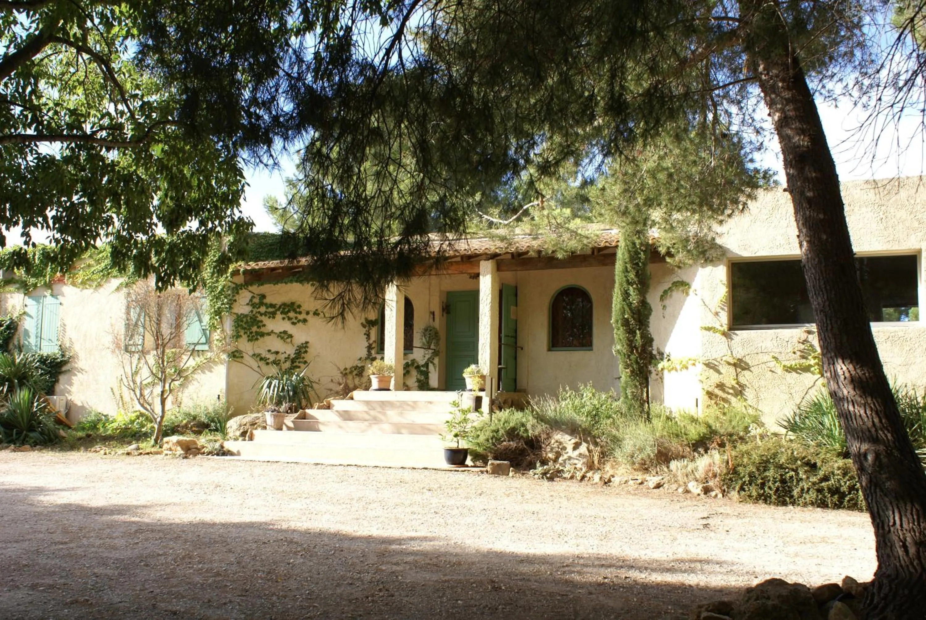 Facade/entrance in Le Devem De Mirapier