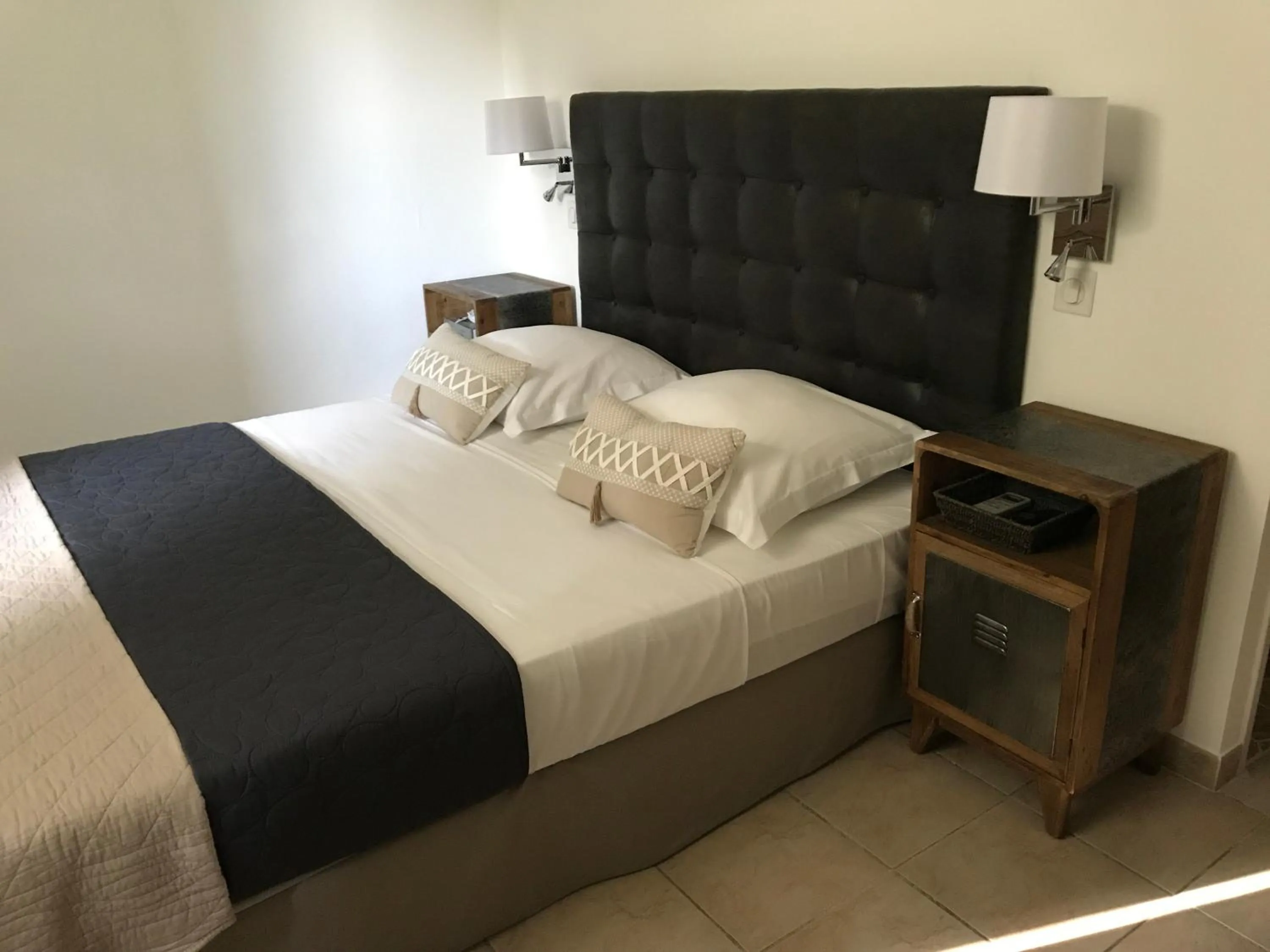 Bed in Le Devem De Mirapier