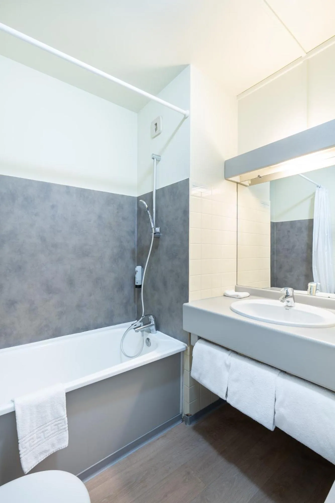 Bathroom in Logis Hôtel Restaurant Le Sainte Mère