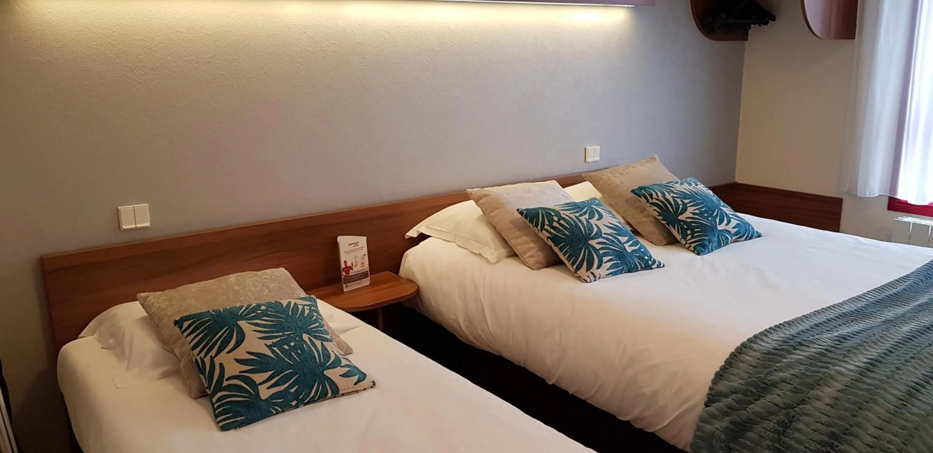 Photo of the whole room, Bed in Logis Hôtel Restaurant Le Sainte Mère