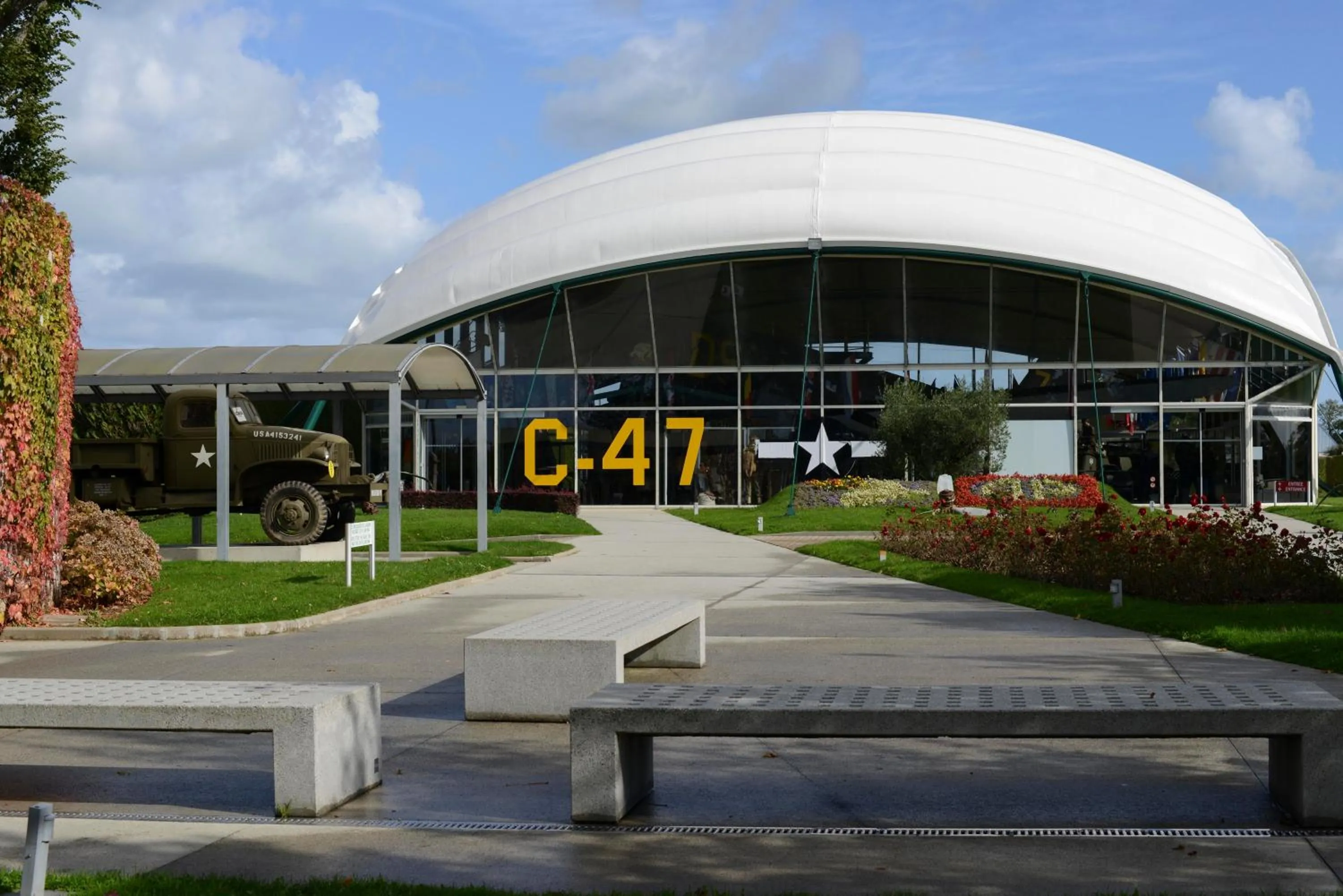Area and facilities in Logis Hôtel Restaurant Le Sainte Mère