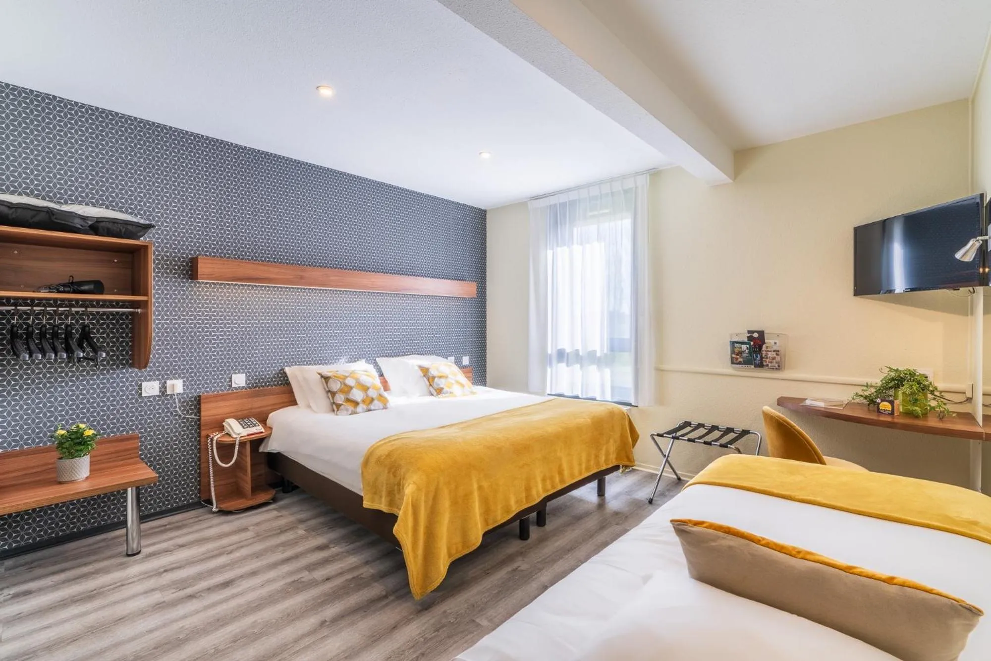 Photo of the whole room, Bed in Logis Hôtel Restaurant Le Sainte Mère