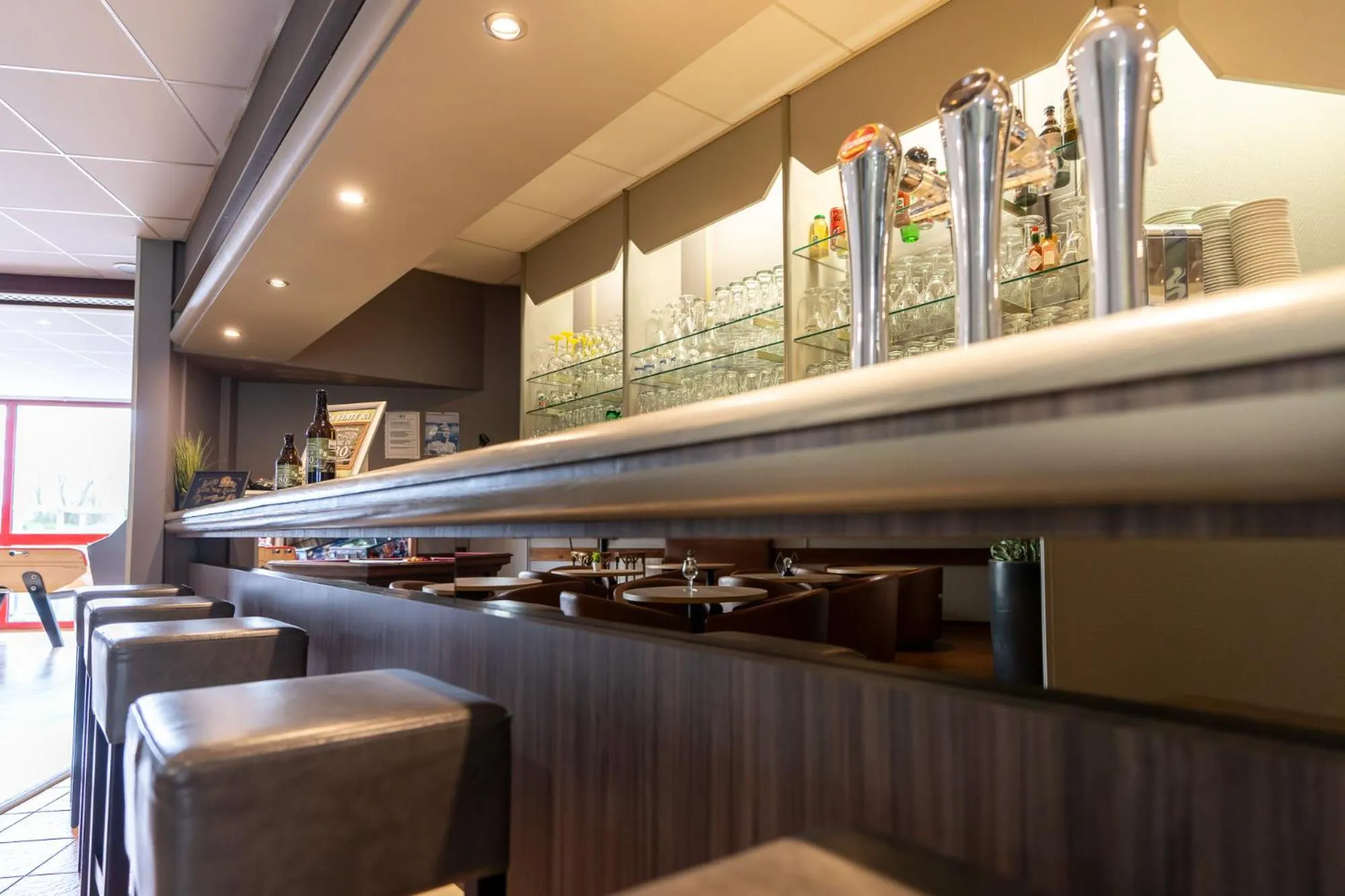 Lounge or bar in Logis Hôtel Restaurant Le Sainte Mère