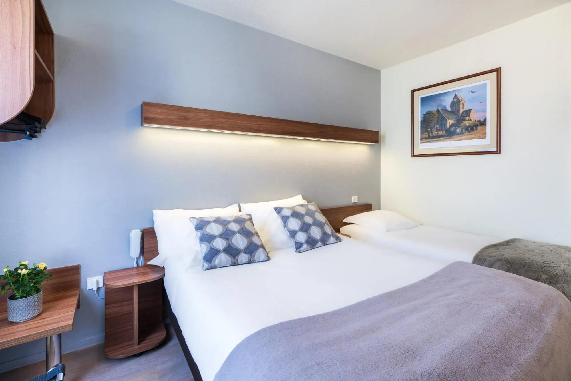 Photo of the whole room, Bed in Logis Hôtel Restaurant Le Sainte Mère