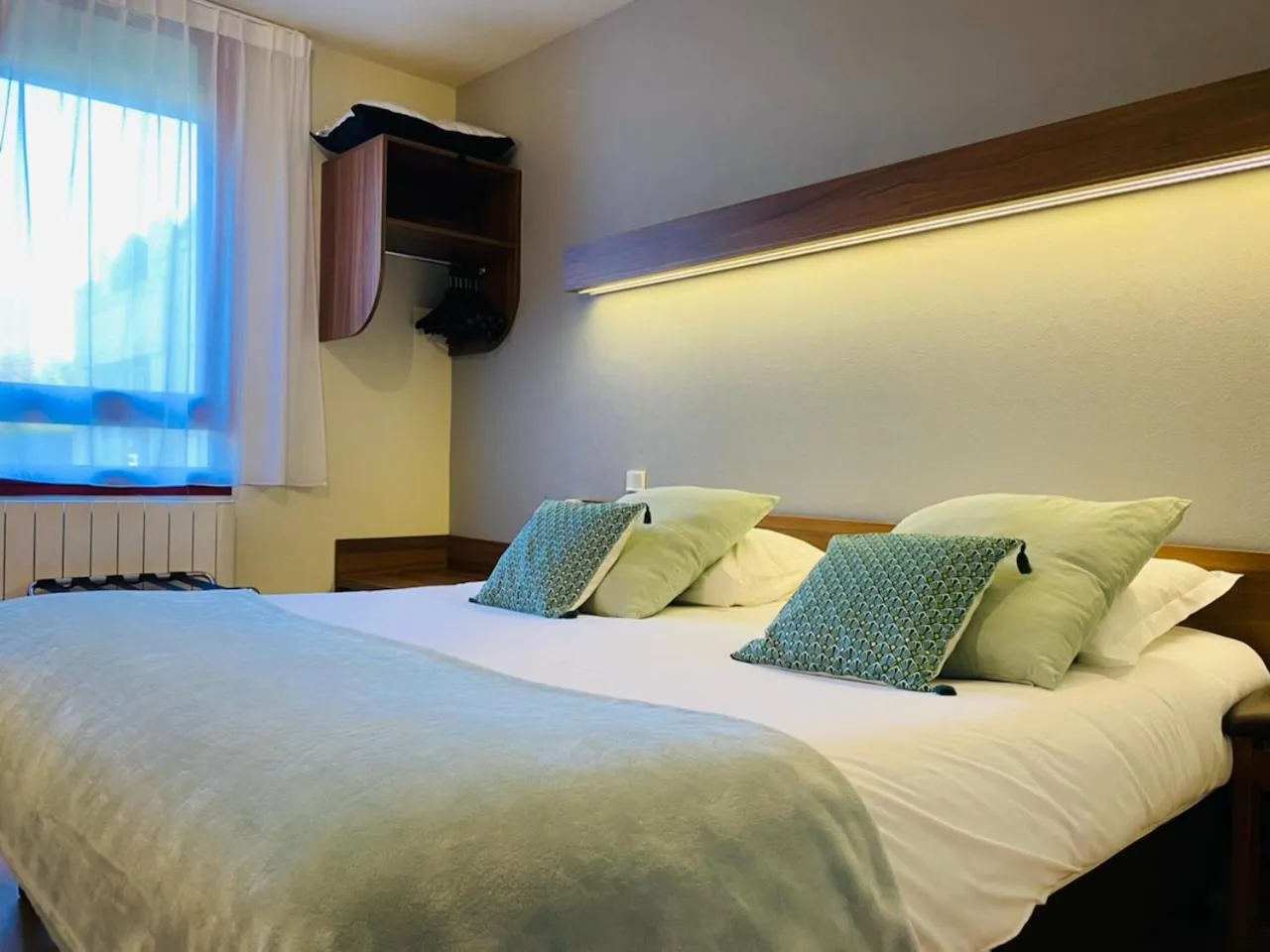 Photo of the whole room, Bed in Logis Hôtel Restaurant Le Sainte Mère